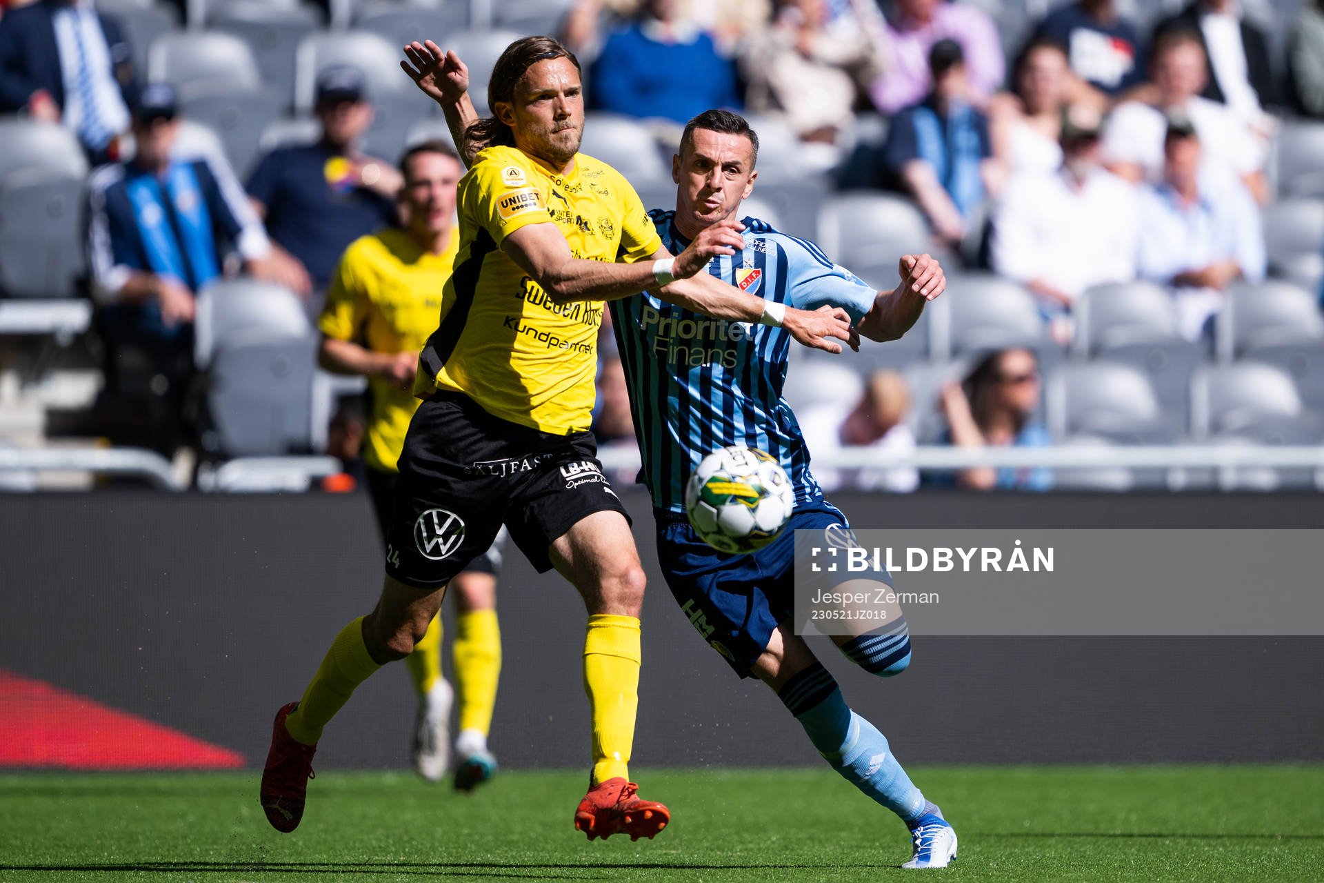Mjällbys Tom Pettersson  och Djurgårdens Haris Radetinac