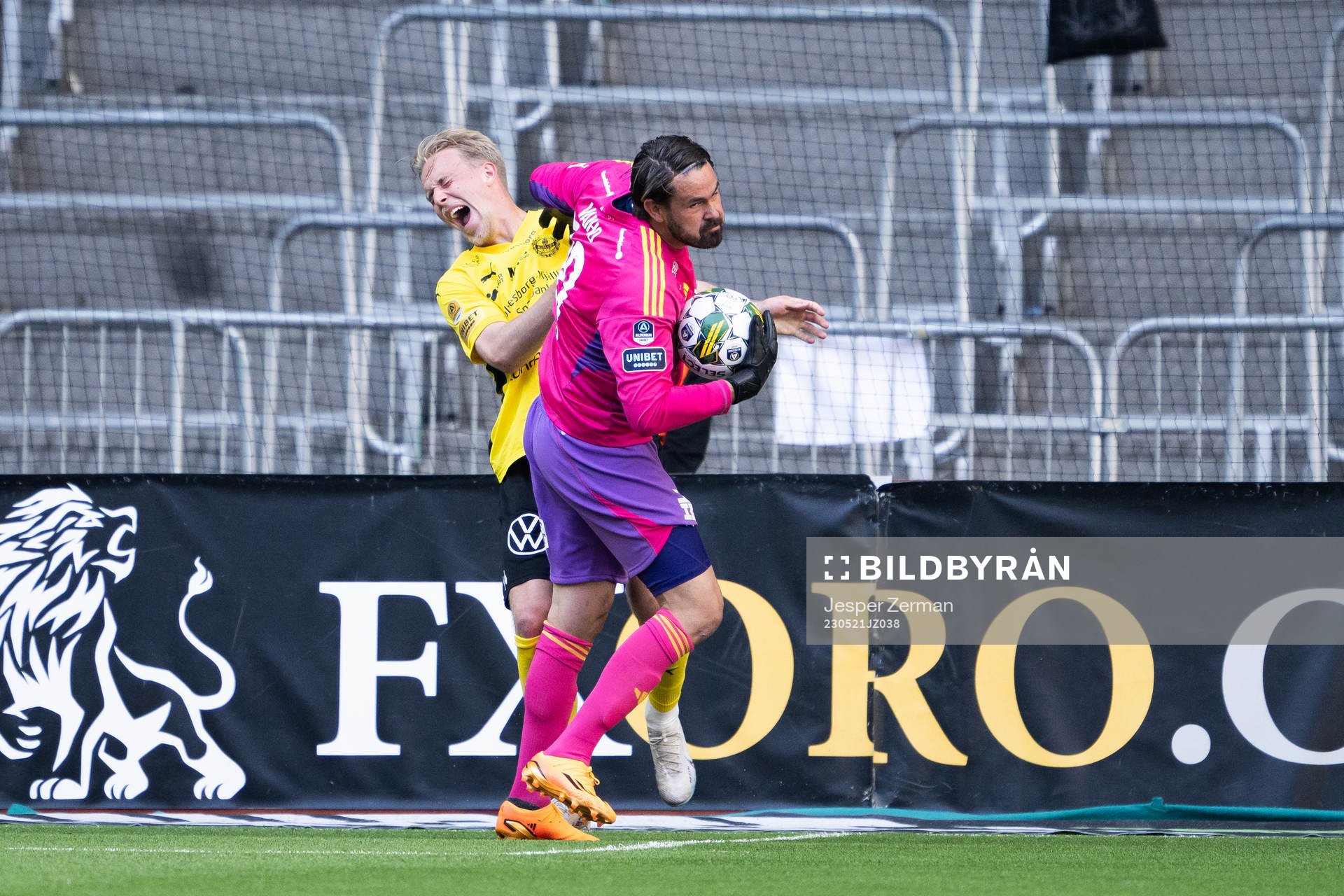 Djurgårdens målvakt Tommi Vaiho och Mjällbys Herman