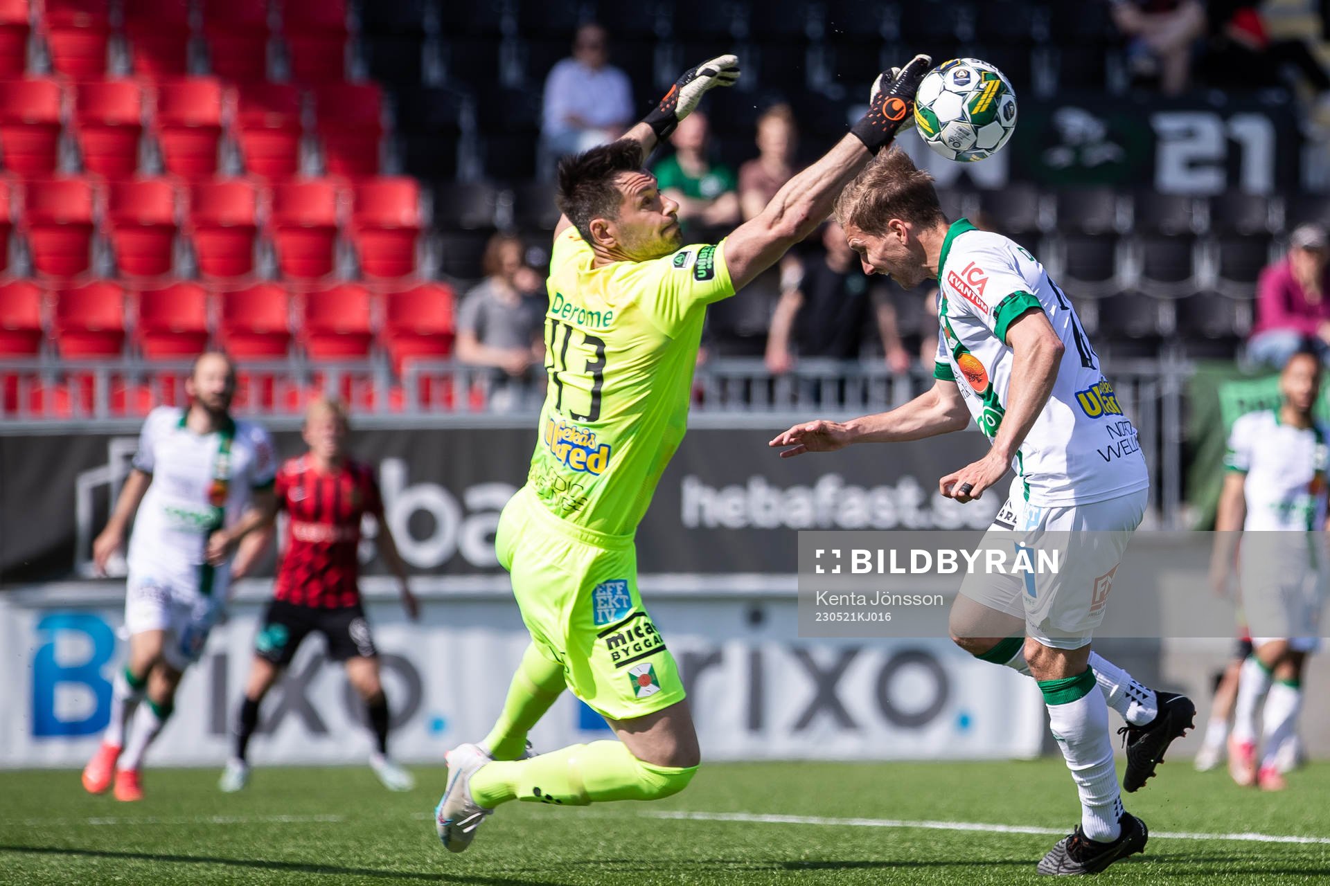 Varbergs målvakt Stojan Lukic och Oliver Silverholt