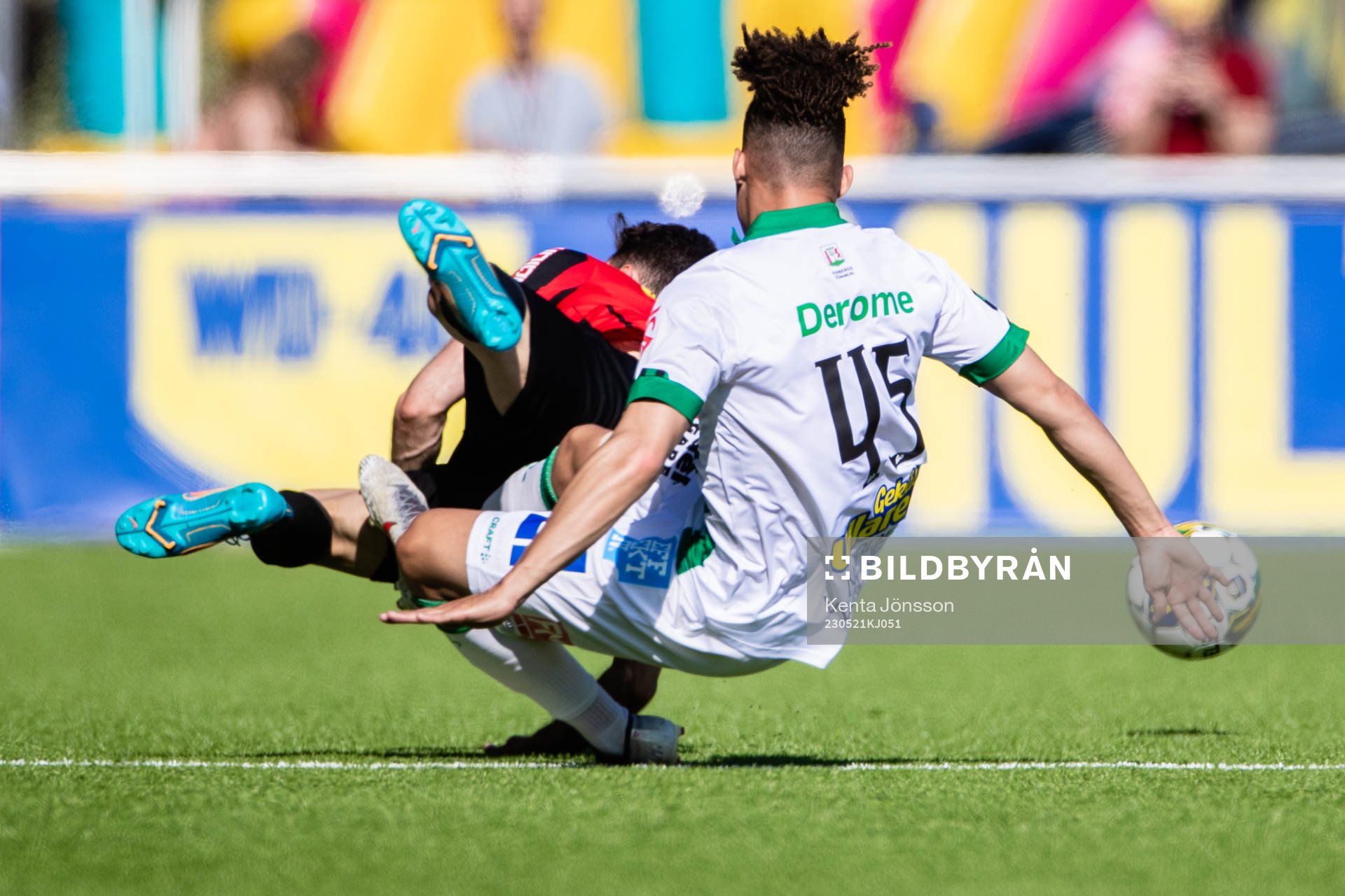 Brommapojkarnas Marijan Cosic och Varbergs Maxime Sainte