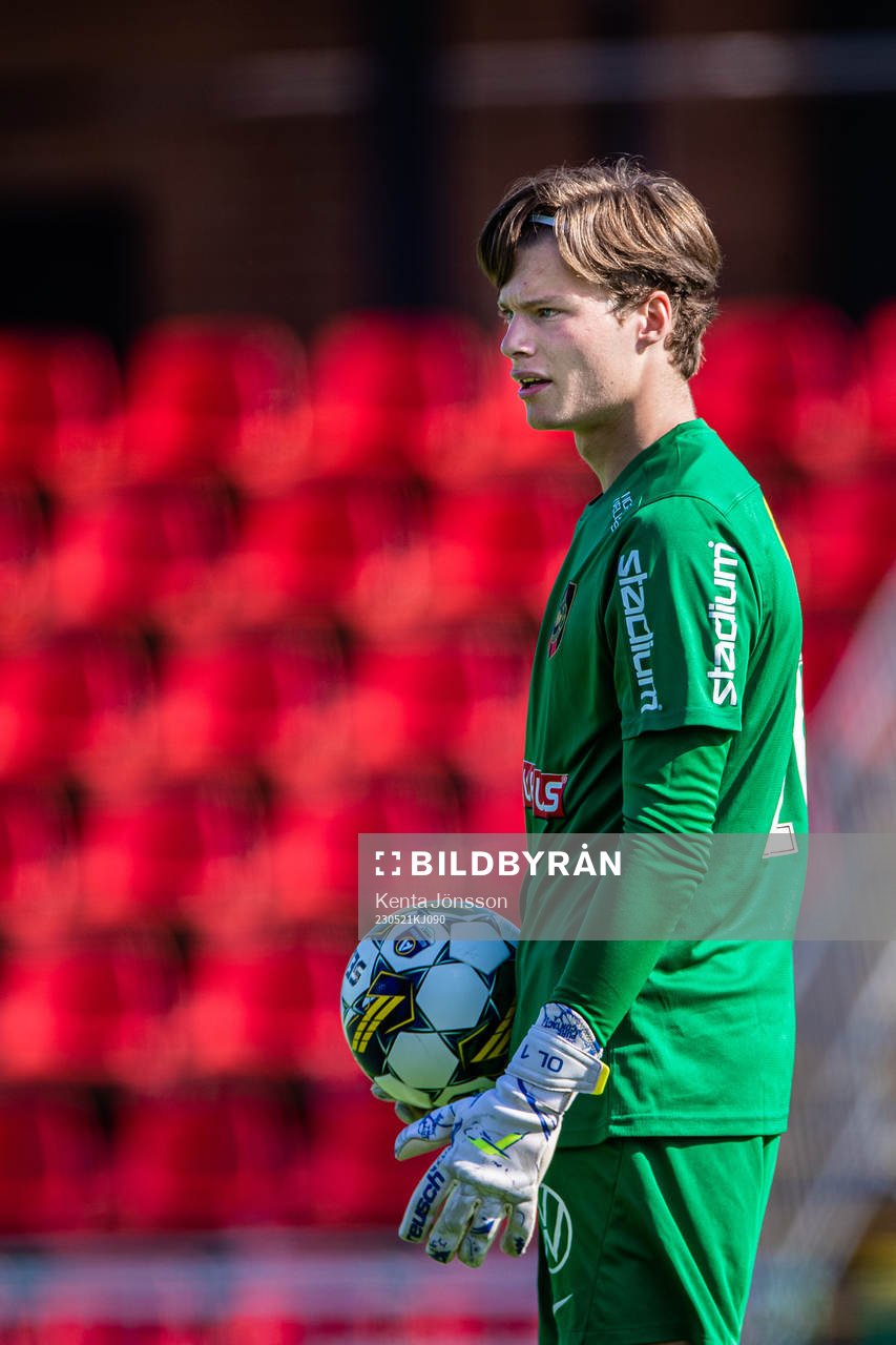 Brommapojkarnas målvakt Filip Sidklev