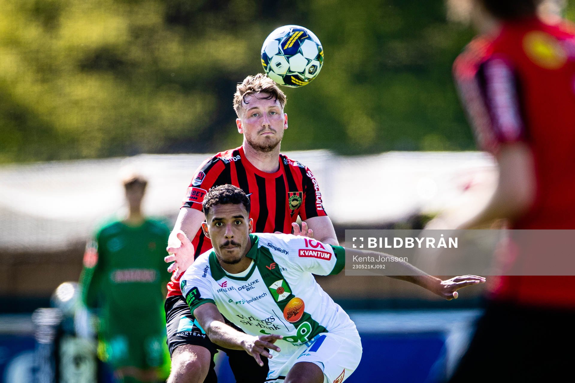 Brommapojkarnas Alexander Abrahamsson  och Varbergs Eliton