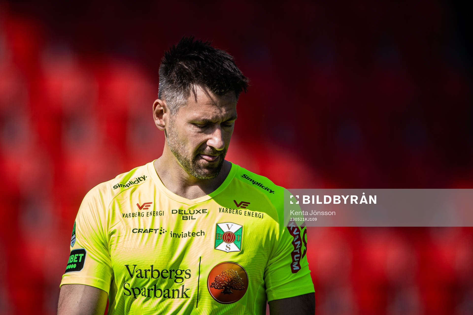 Varbergs målvakt Stojan Lukic deppar