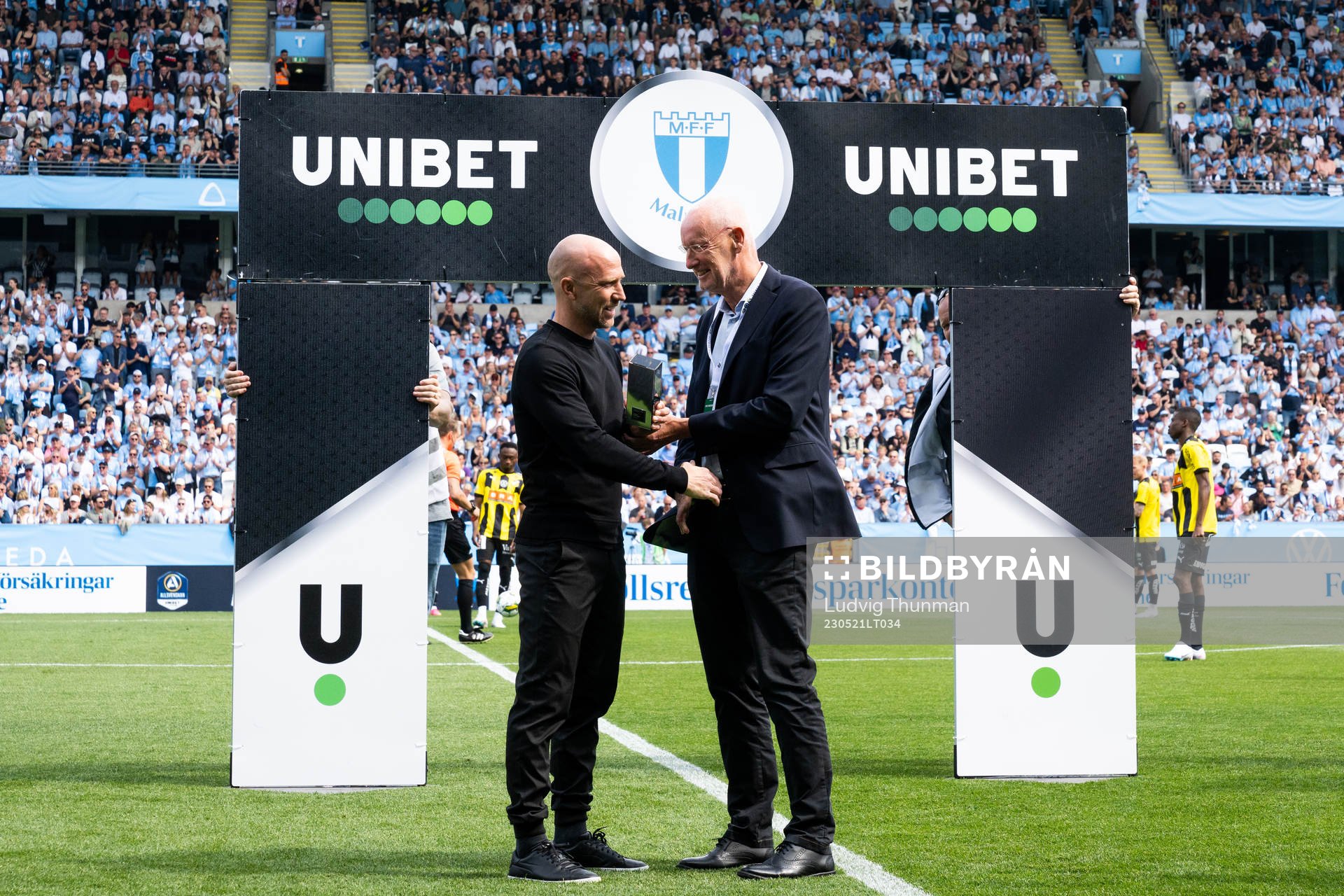 Malmö FFs tränare Henrik Rydström får pris som