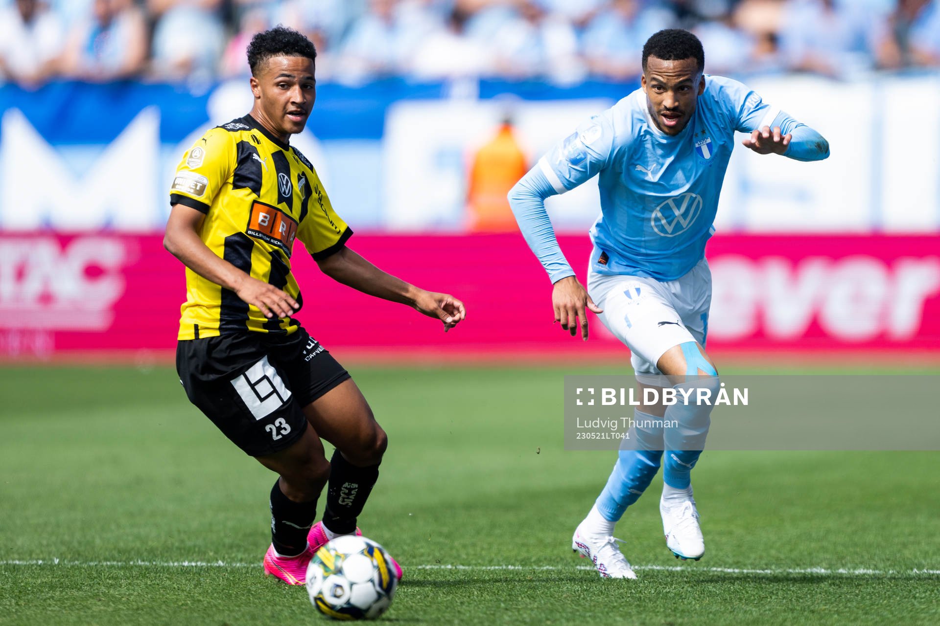 Häckens Momodou Lamin Sonko och Malmö FFs Martin Olsson