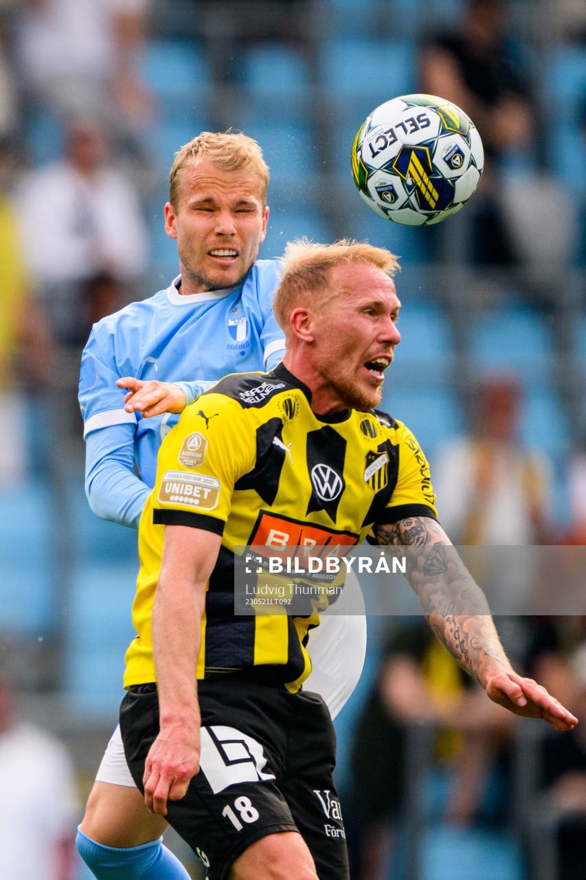 Malmö FFs Oscar Lewicki och Häckens Mikkel Rygaard Jensen