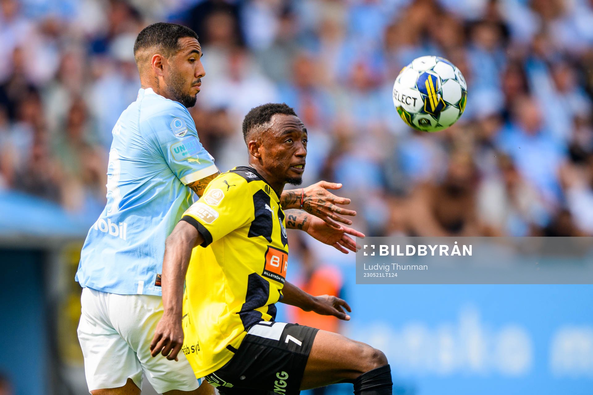 Malmö FFs Sergio Pena och Häckens Benie Adama Traore