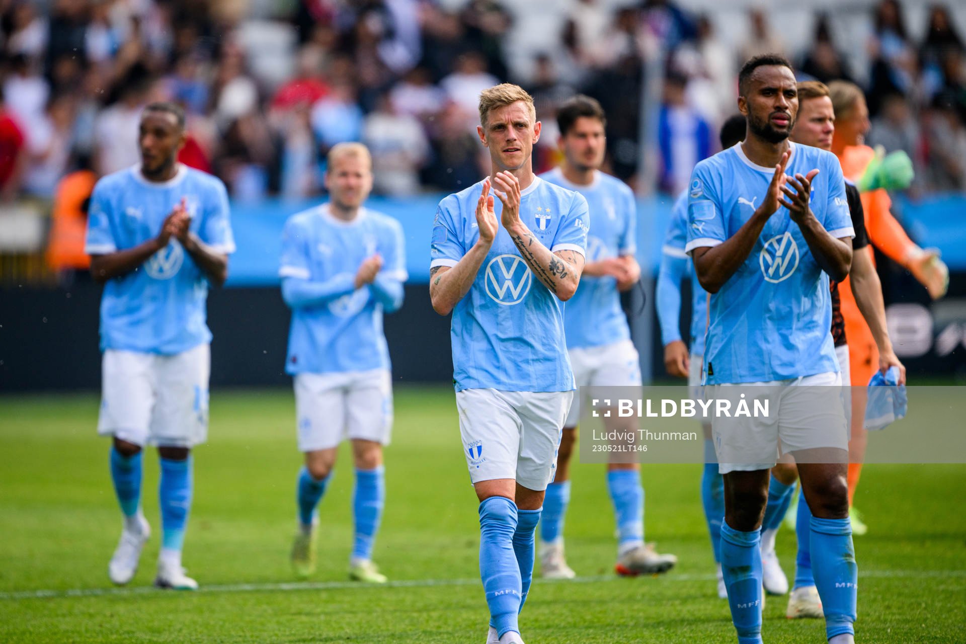 Malmö FFs Søren Rieks och Isaac Kiese Thelin tackar
