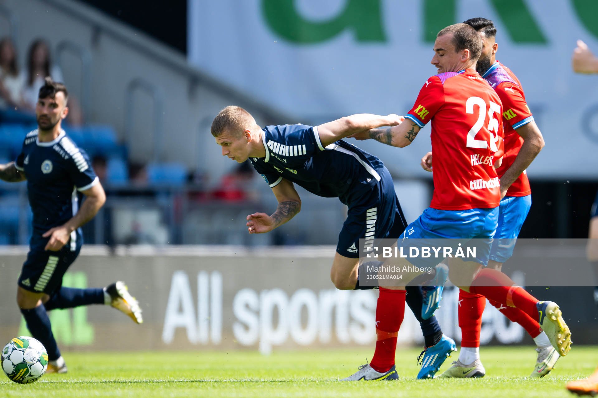 Utsiktens Lucas Hedlund och Helsingborgs Adam Hellborg
