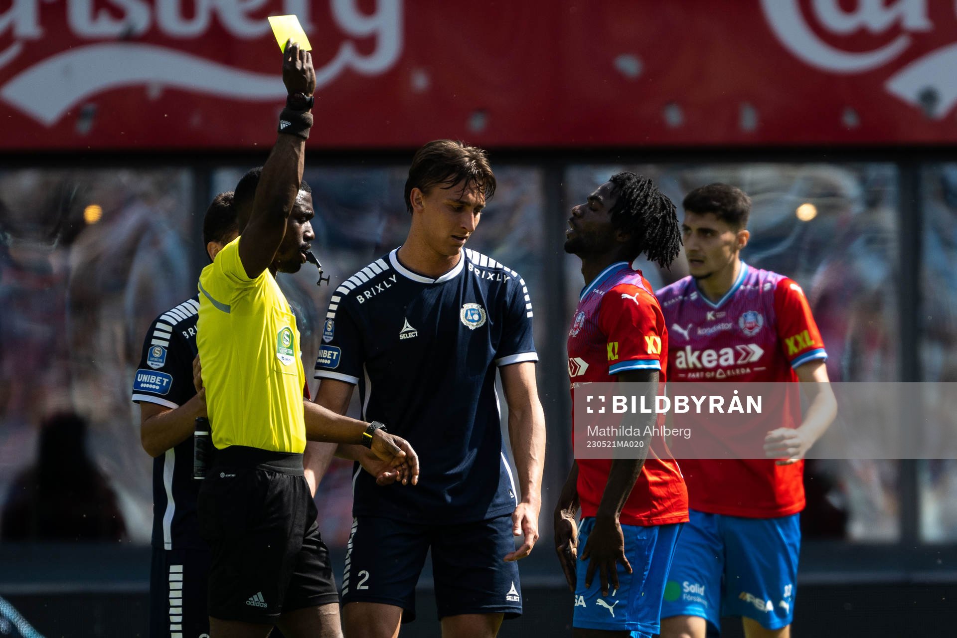 Domare Fredrik Oppong varnar Helsingborgs Benjamin Acquah