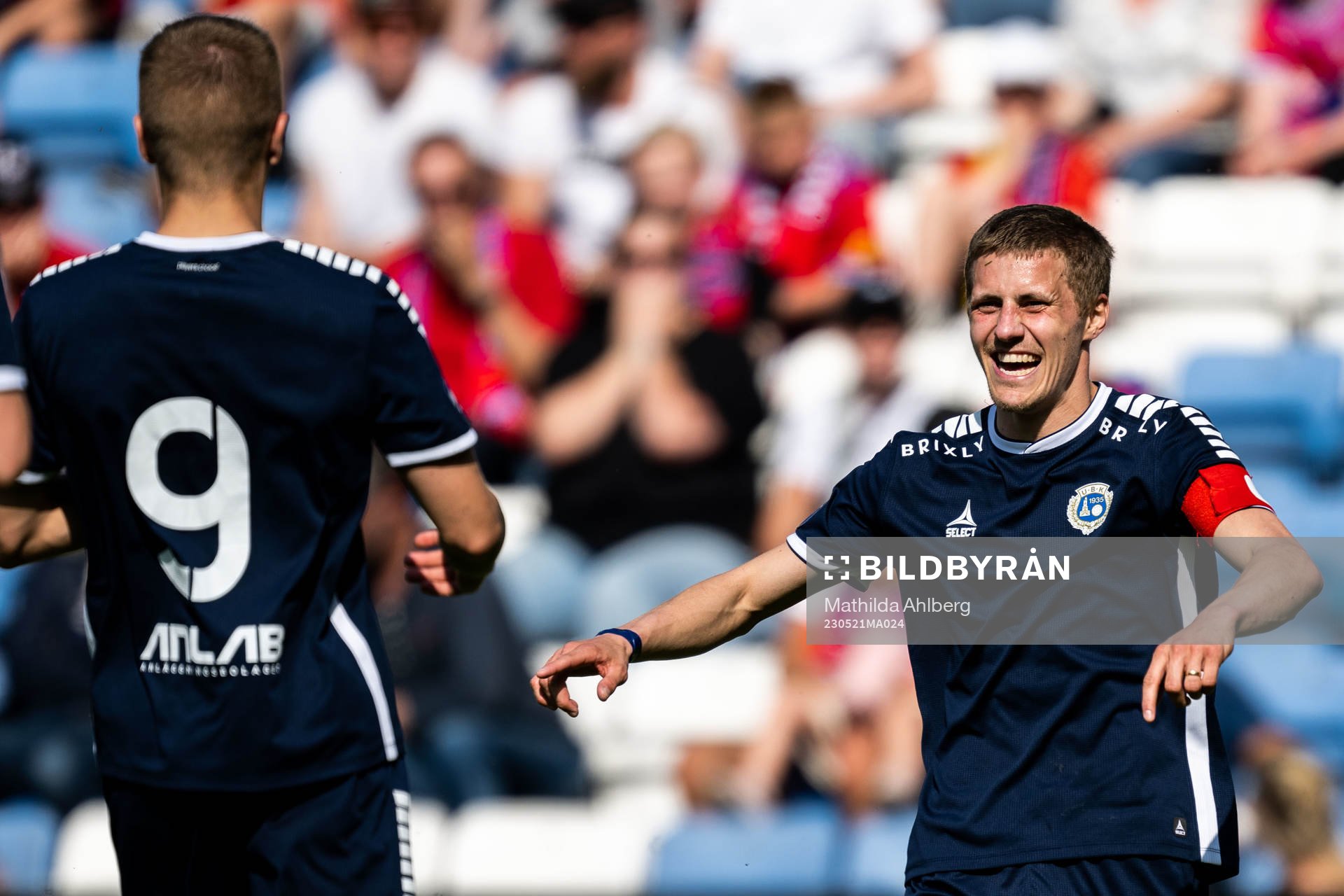 Utsiktens Lucas Hedlund och Erik Westermark jublar efter 0-1 under fotbollsmatchen i Superettan mellan Helsingborg och Utsikten den 21 maj 2023 i Helsingborg. 