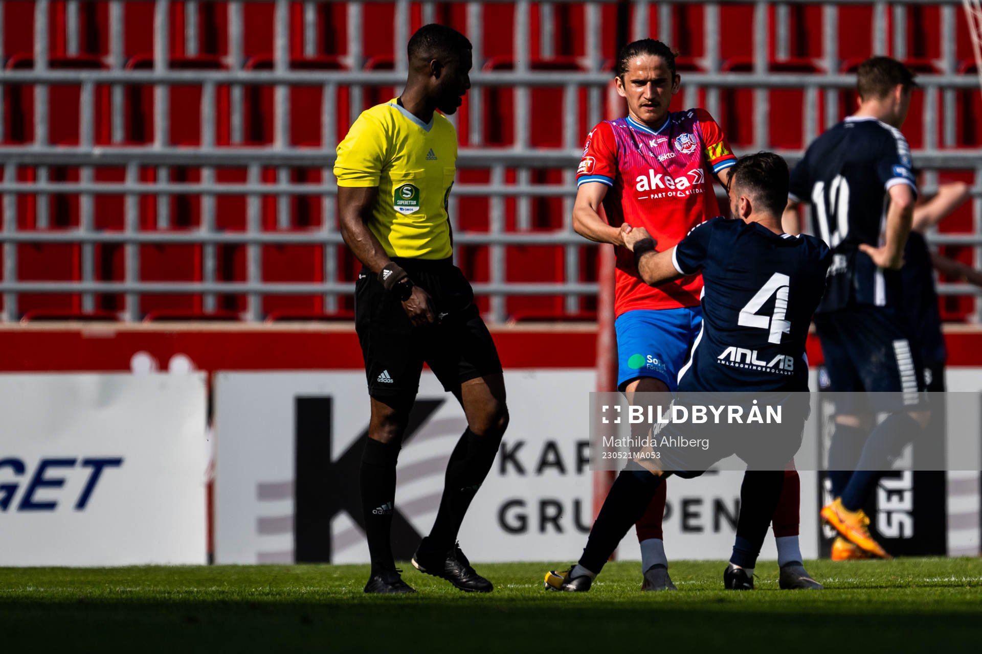 Helsingborgs Ervin Gigovic och Utsiktens Allan Mohideen