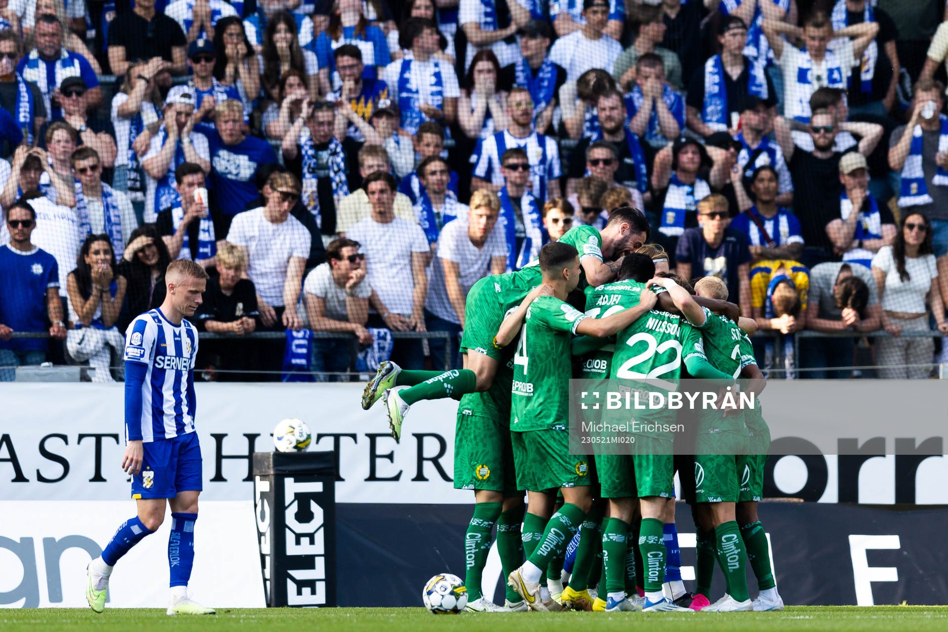 Hammarbys spelare jublar