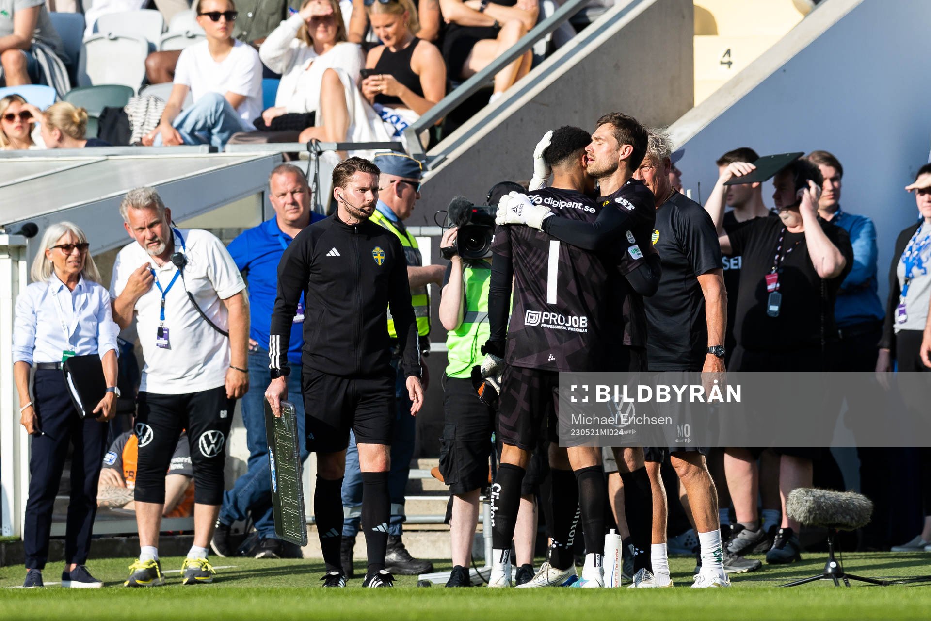Hammarbys målvakt Oliver Dovin och målvakt Davor Blazevic