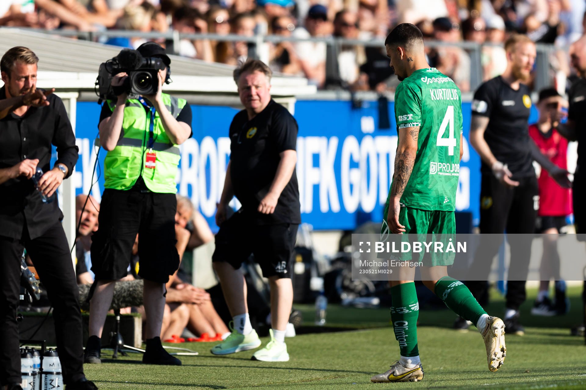 Hammarbys Edvin Kurtulus lämnar planen
