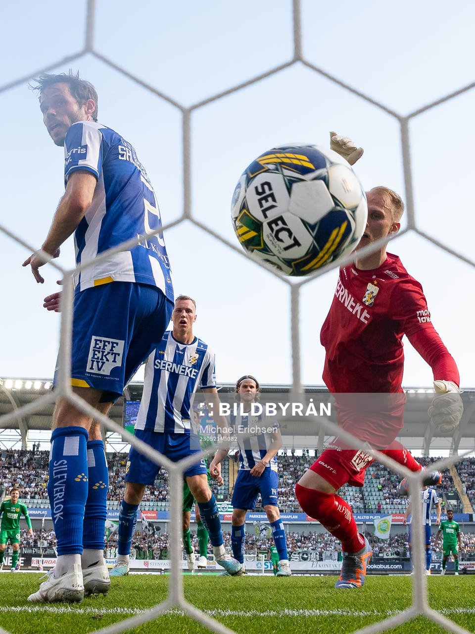 Hammarbys Loret Sadiku gör 1-0 bakom IFK Göteborgs