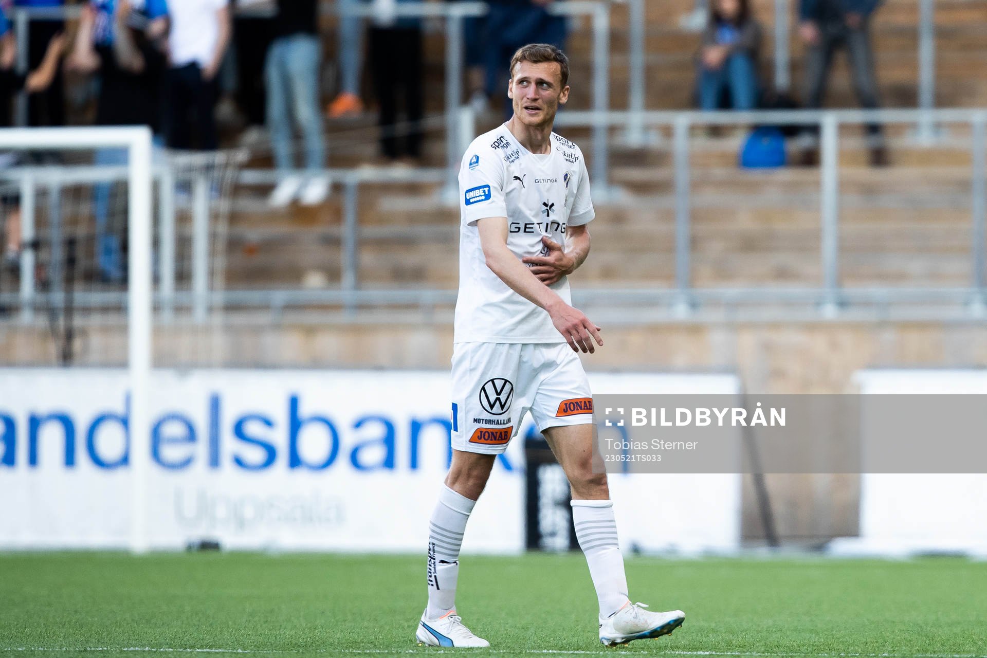 Halmstads Viktor Granath lämnar planen