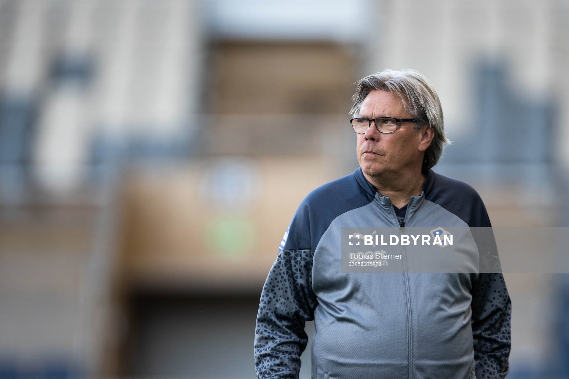 Halmstads analytiker Per Olsson under fotbollsmatchen i Allsvenskan mellan Sirius och Halmstad den 21 maj 2023 i Uppsala. 