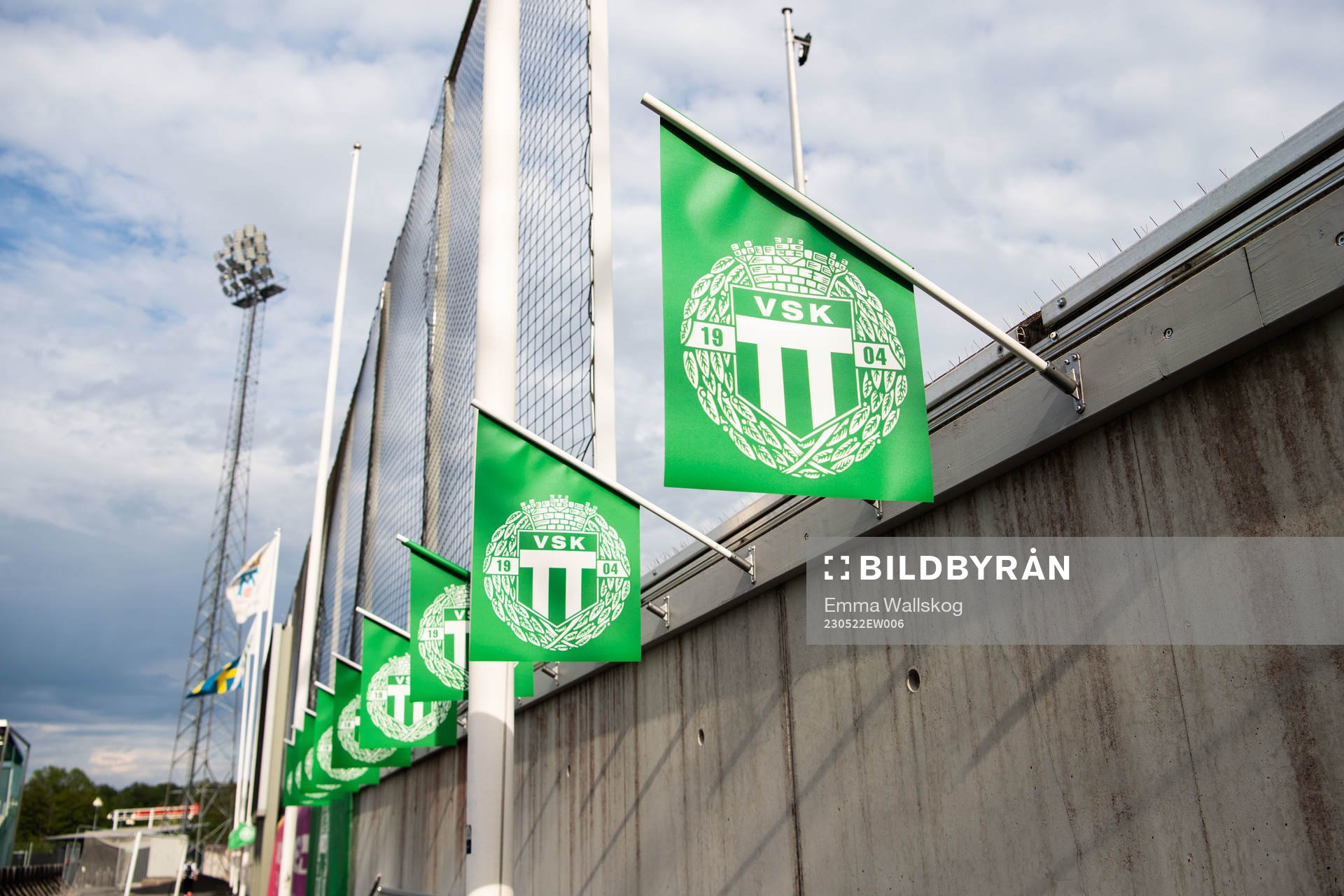 Flaggor med Västerås klubbemblem på Hitachi Energy Arena inför fotbollsmatchen i Superettan mellan Västerås SK och Öster den 22 maj 2023 i Västerås.