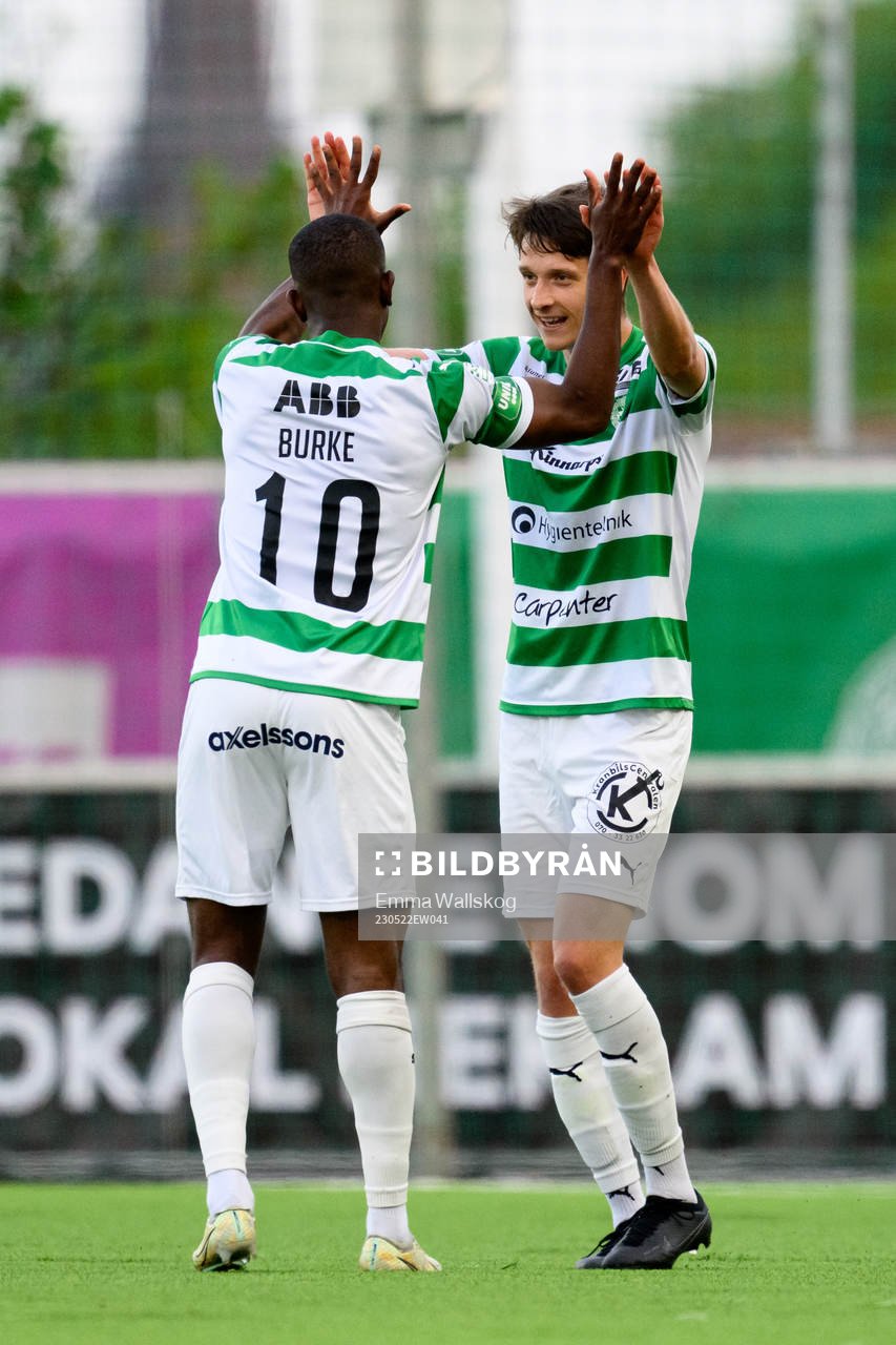 Västerås SKs Jaheem Burke och Olle Edlund jublar