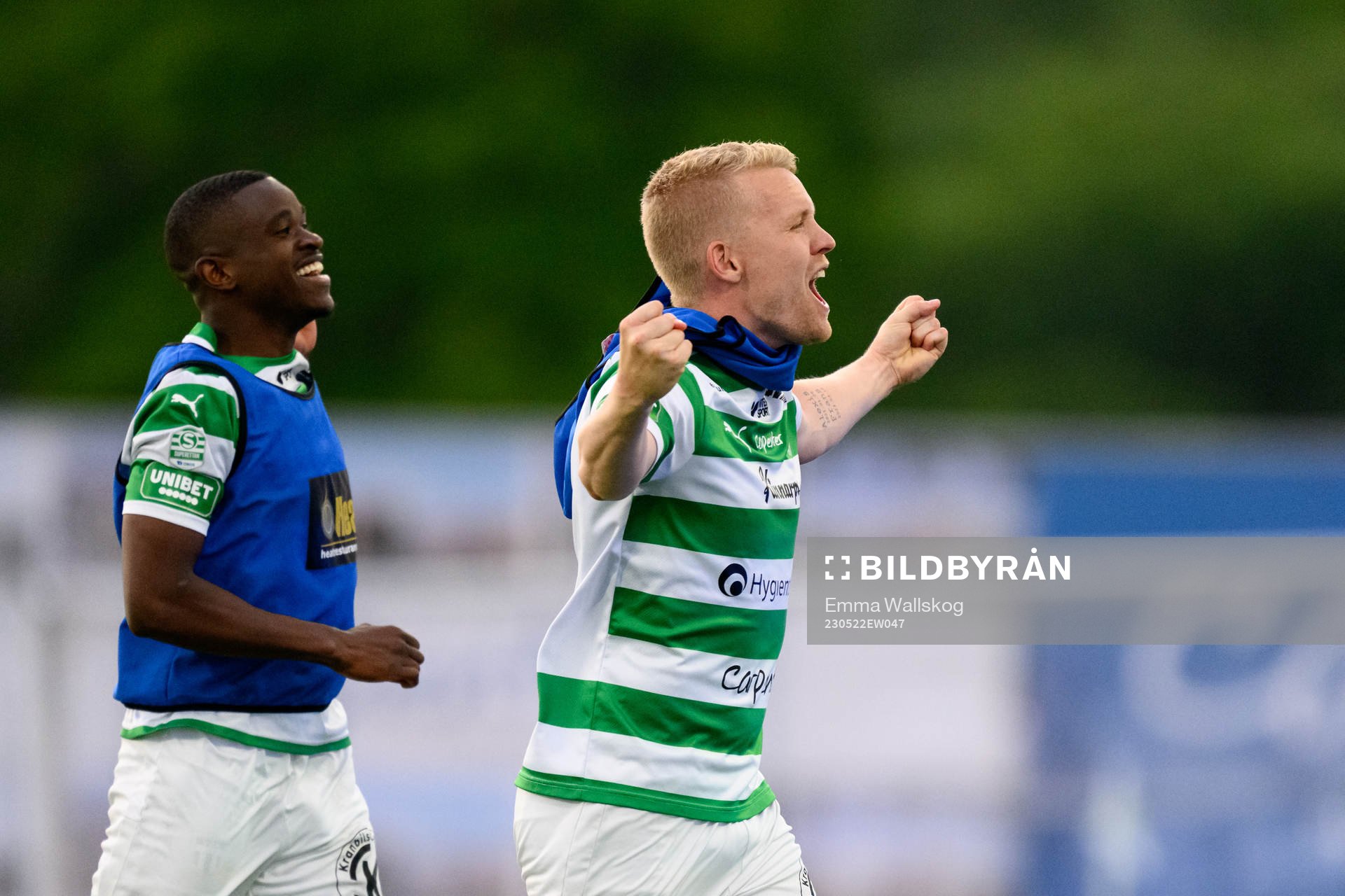 Västerås SKs Jaheem Burke och Simon Johansson jublar