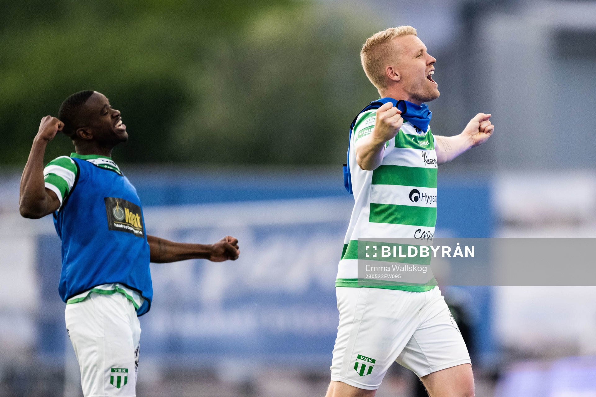 Västerås SKs Simon Johansson och Jaheem Burke jublar