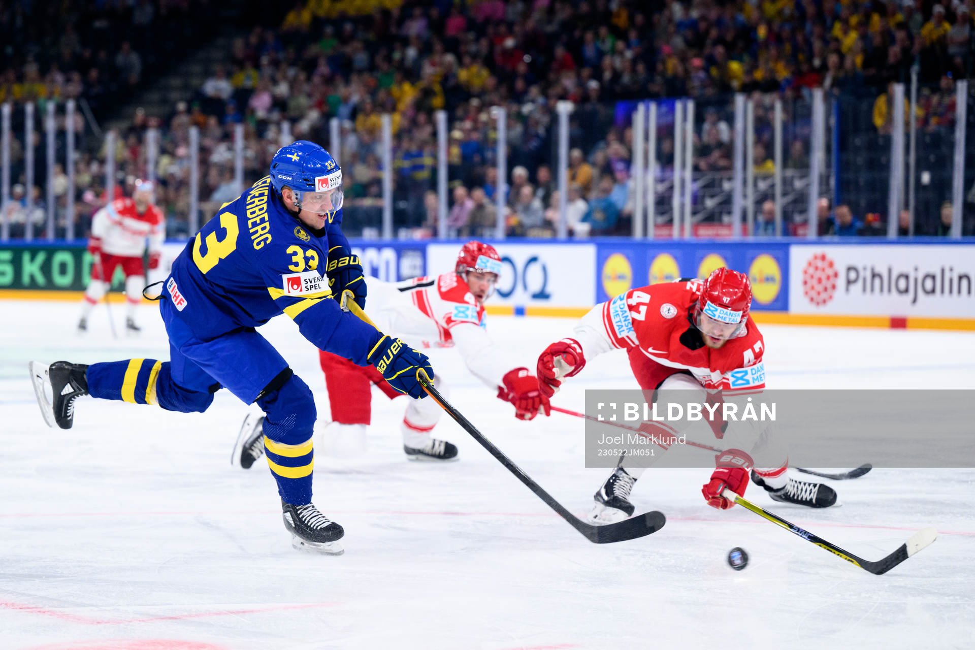 Jakob Silfverberg of Sweden and Oliver Larsen of Denmark