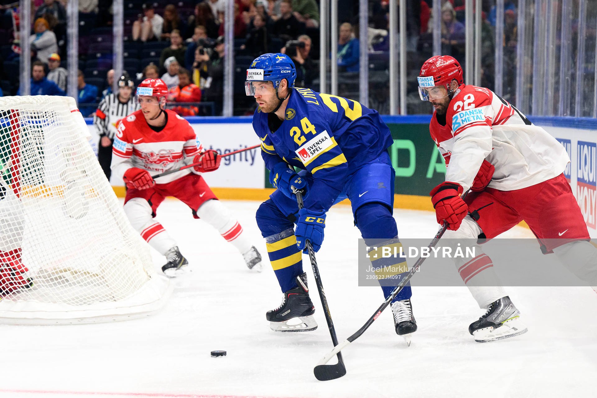 Oscar Lindberg of Sweden and Markus Lauridsen of Denmark