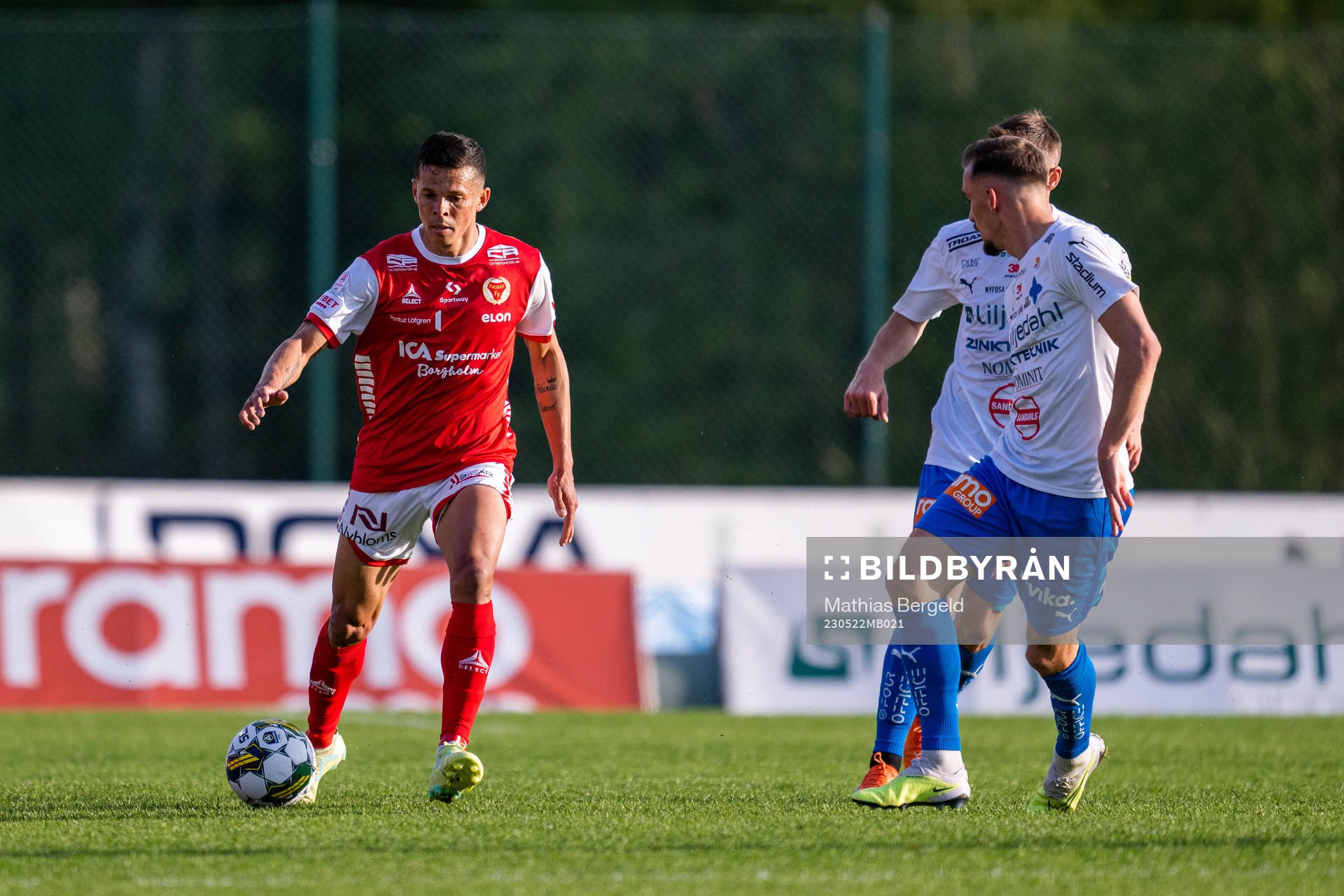 Kalmars Romario Pereira Sipiao och Värnamos Ajdin Zeljkovic