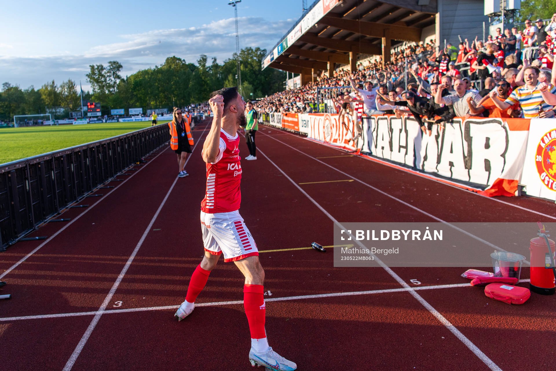 Kalmars Noah Shamoun jublar mot supportrarna