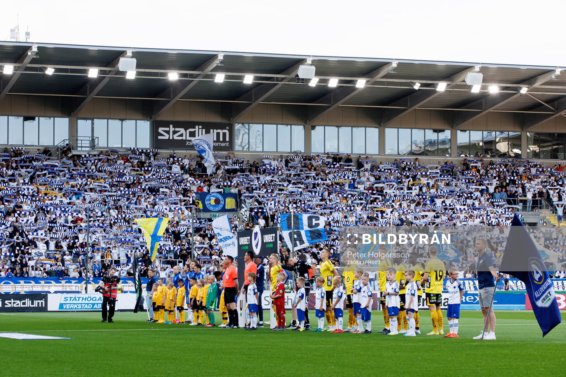 Lagen vid lineup innan fotbollsmatchen i Allsvenskan mellan