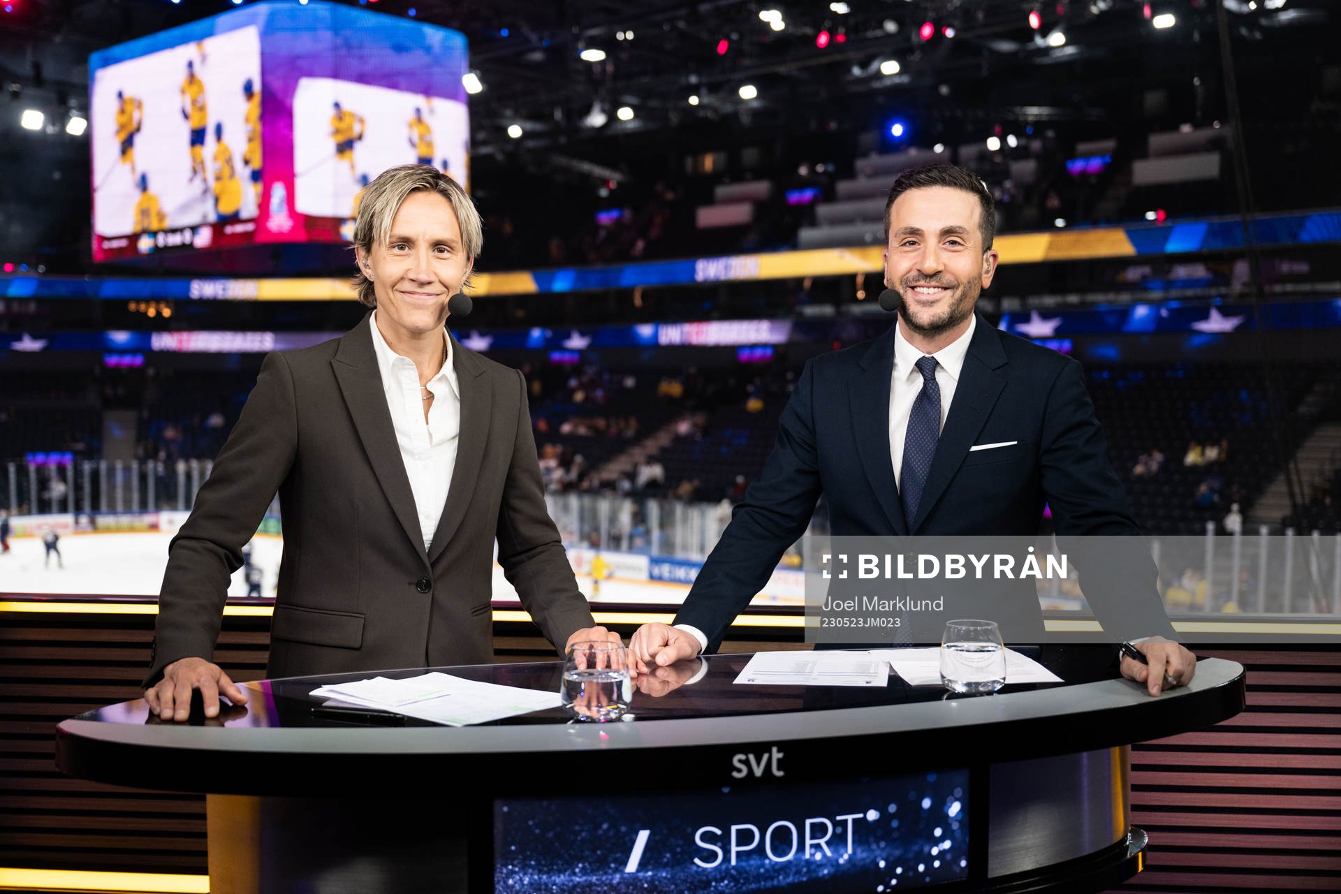 Presenters for Swedish television Maria Rooth and Johan