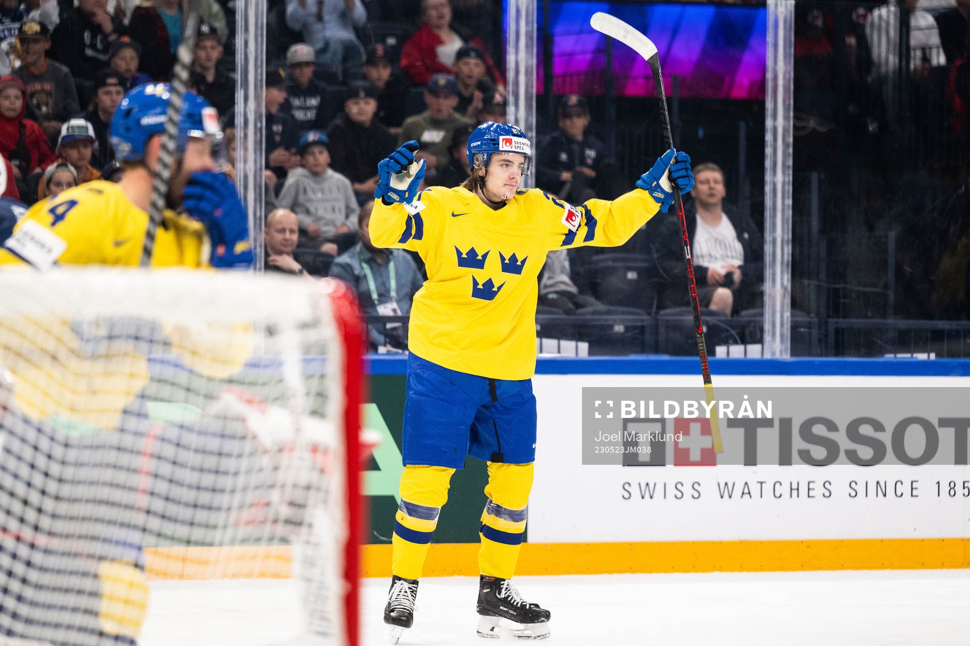 Leo Carlsson of Sweden celebrates