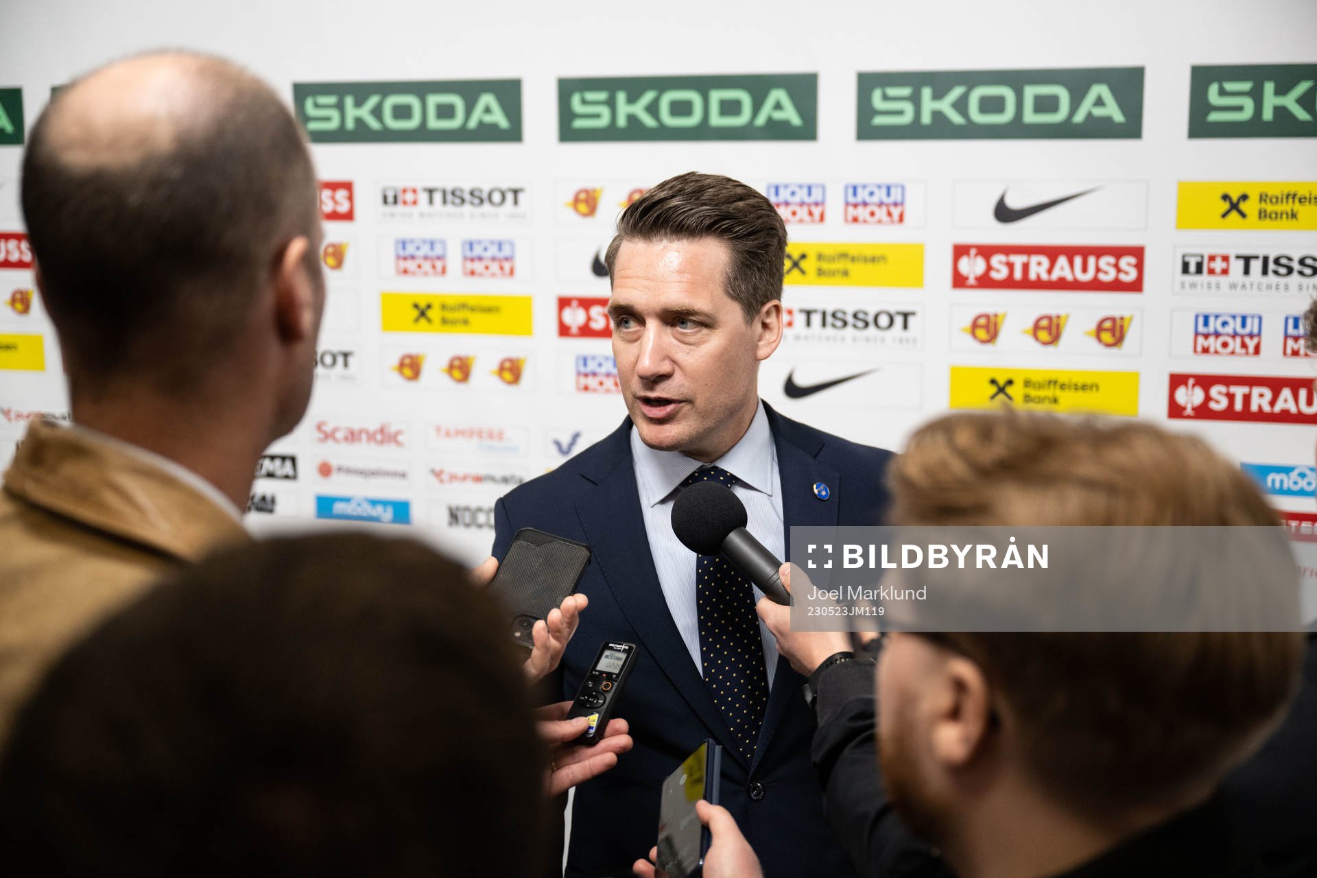 Head coach Sam Hallam of Sweden in mixed zone