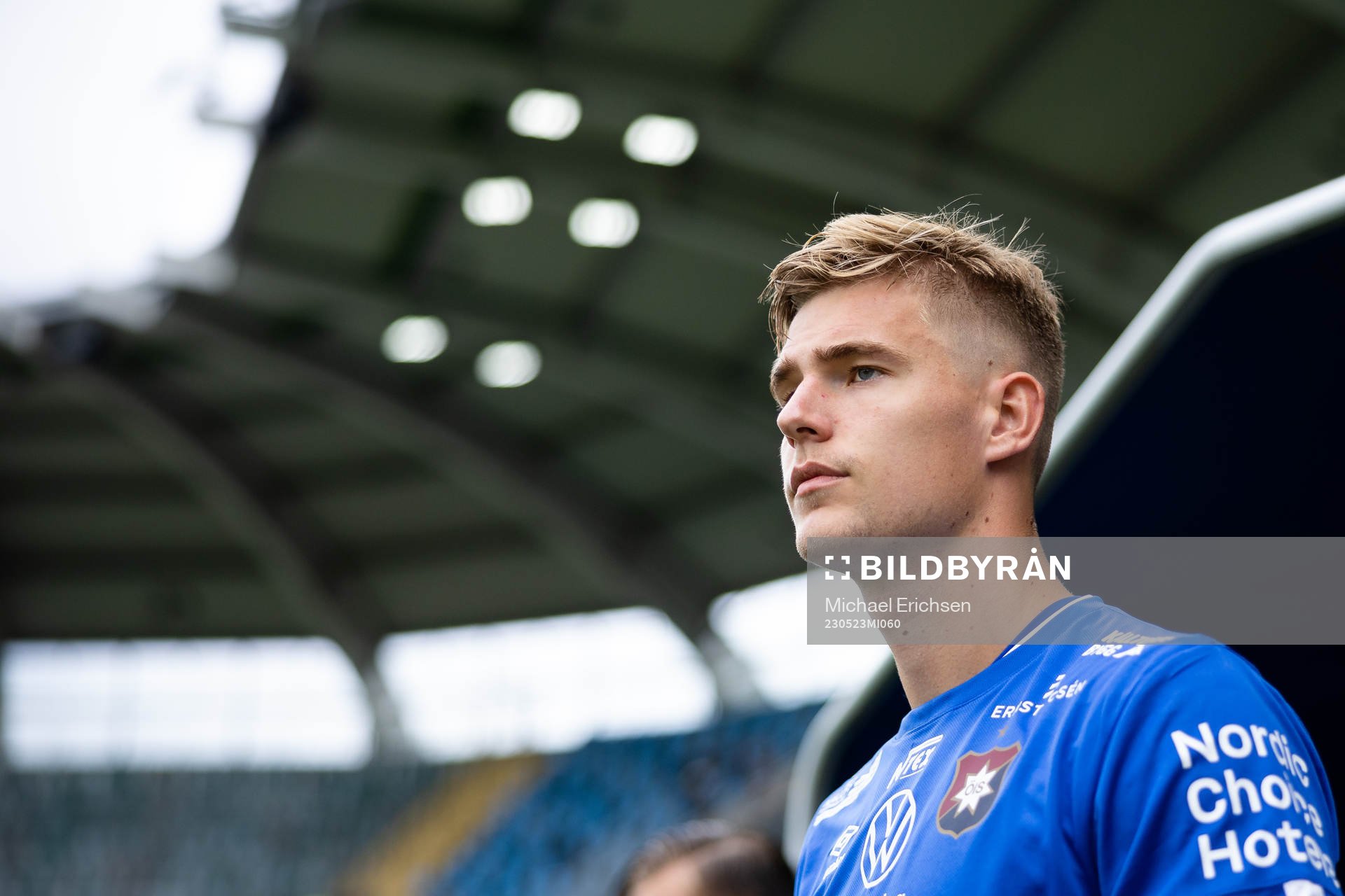 Örgrytes målvakt Mathias Nilsson innan  fotbollsmatchen i