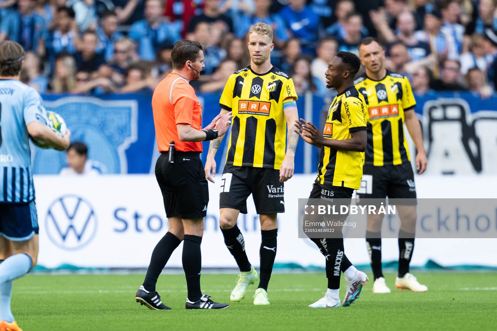 Häckens Samuel Gustafson och Benie Adama Traore reagerar