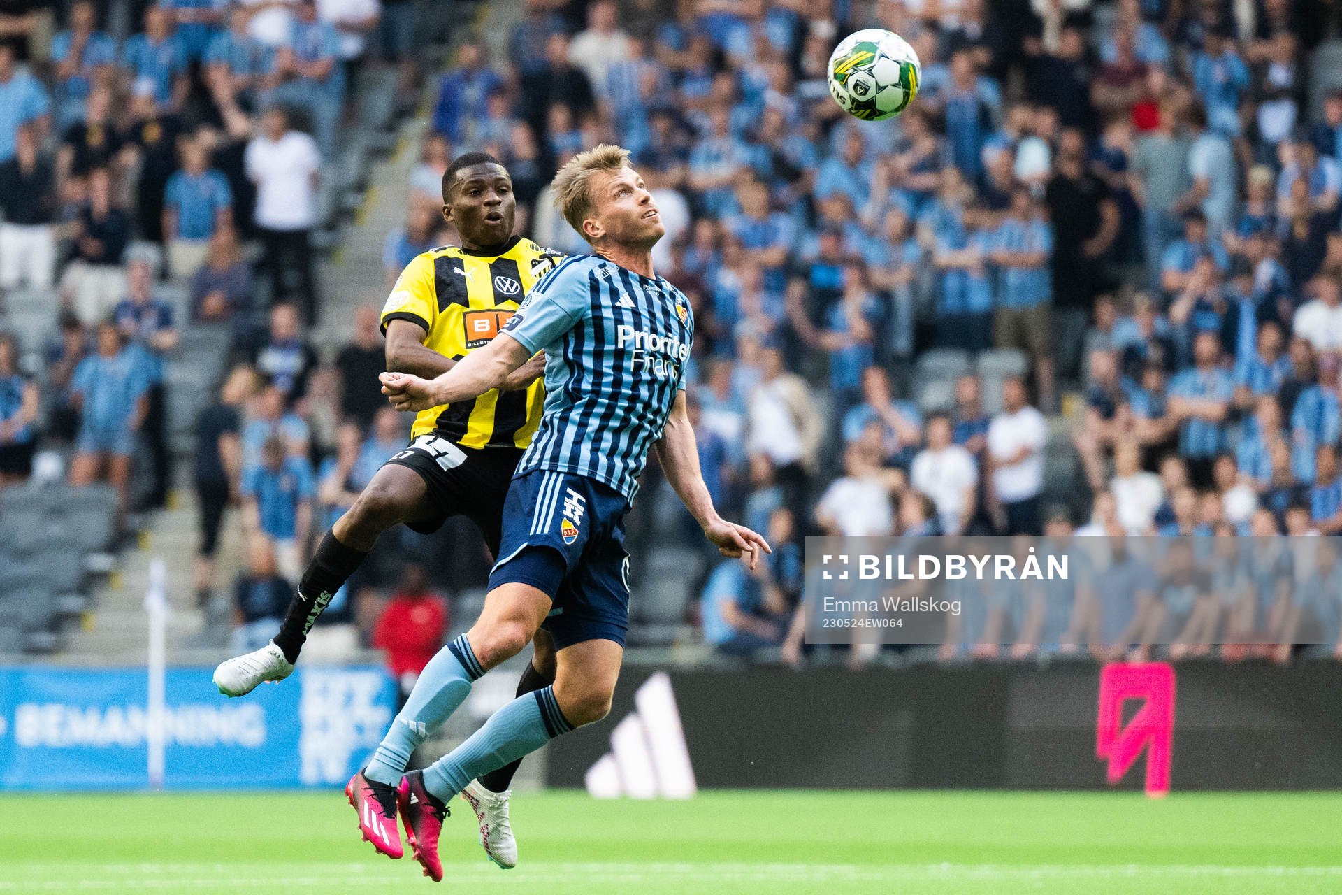 Häckens Akoua Romeo Amane och Djurgårdens Rasmus Schuller