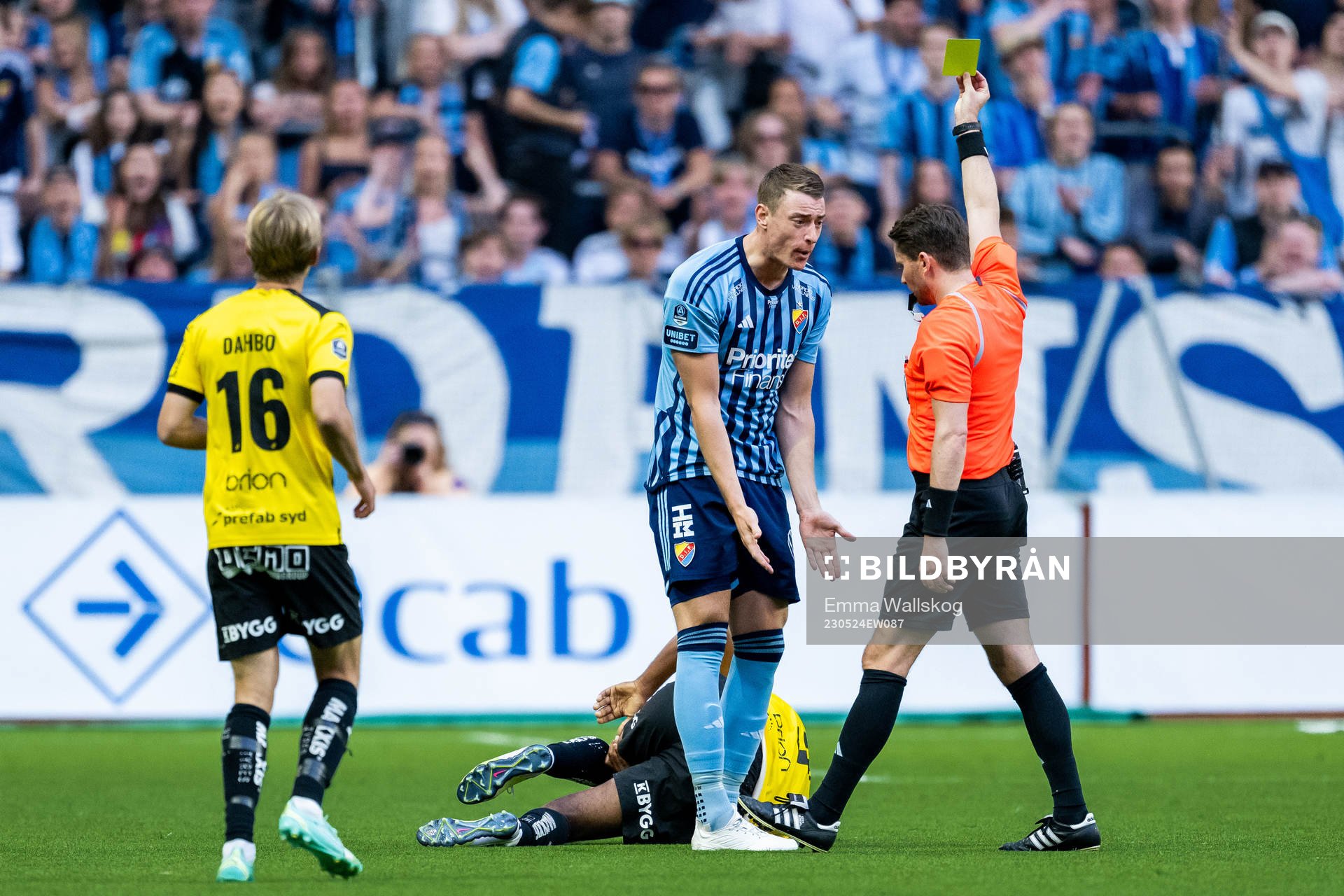 Häckens Ola Kamara har ont och Djurgårdens Jesper
