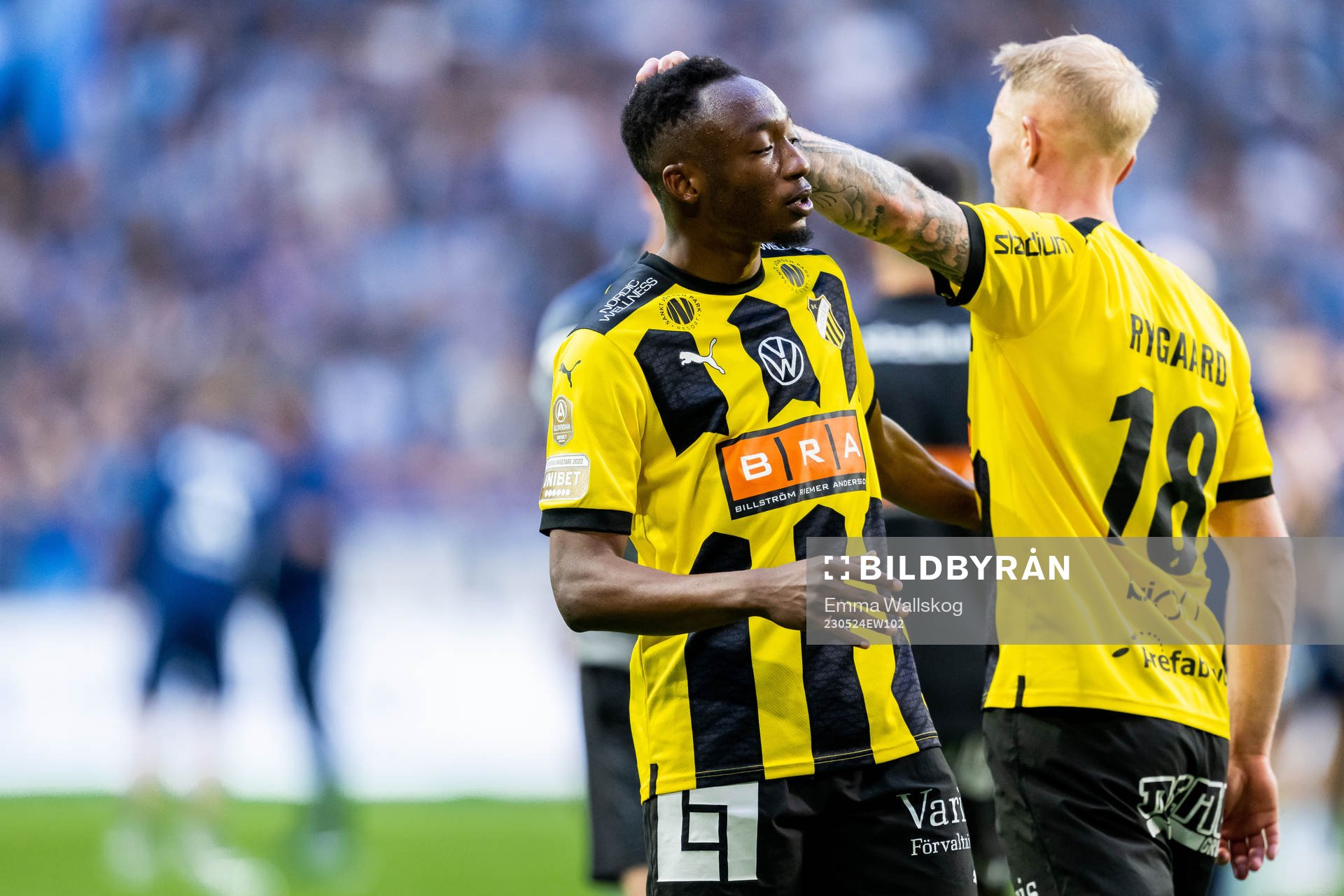 Häckens Benie Adama Traore och Mikkel Rygaard Jensen deppar