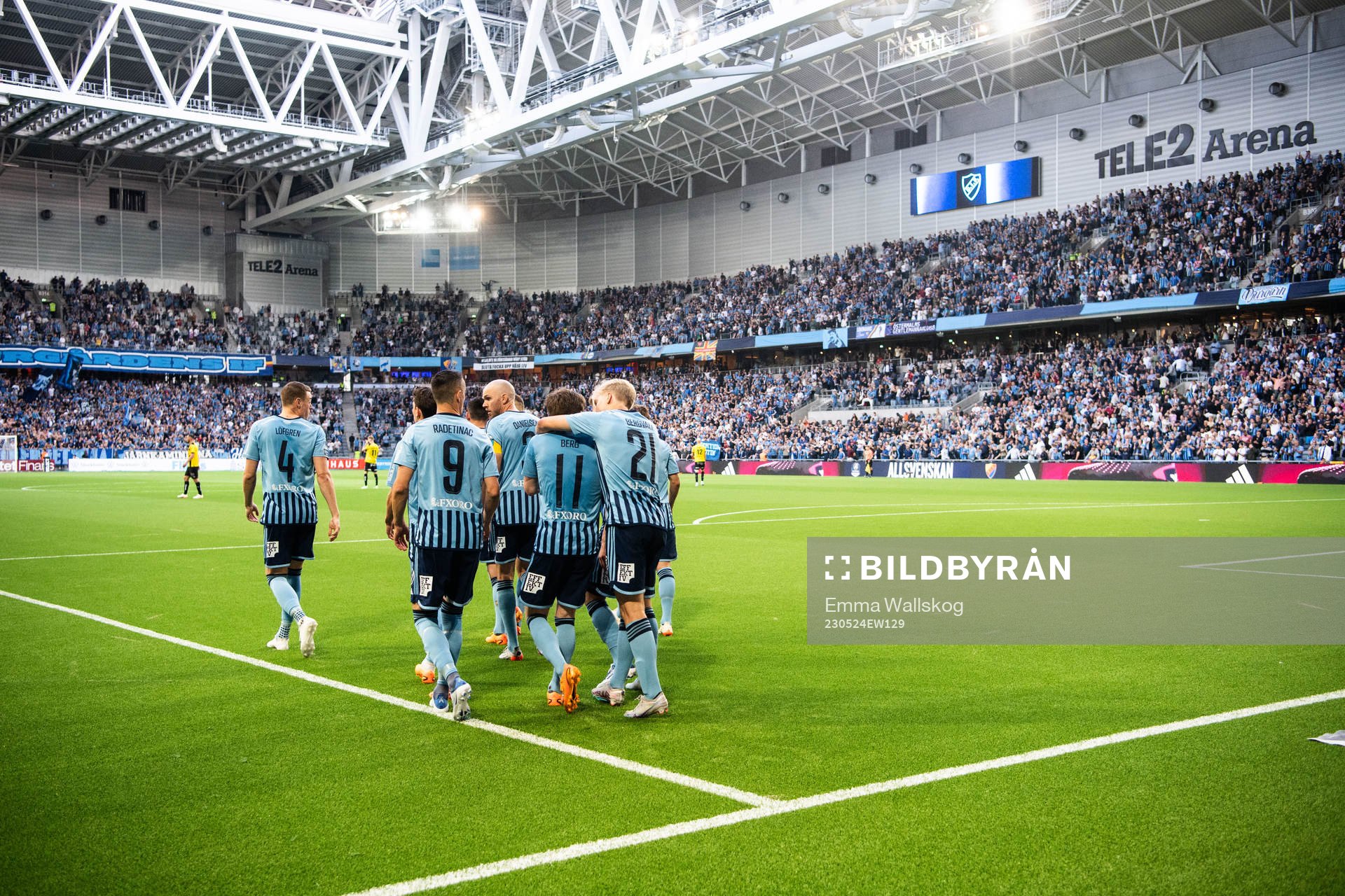 Djurgårdens Oliver Berg jublar med lagkamrater