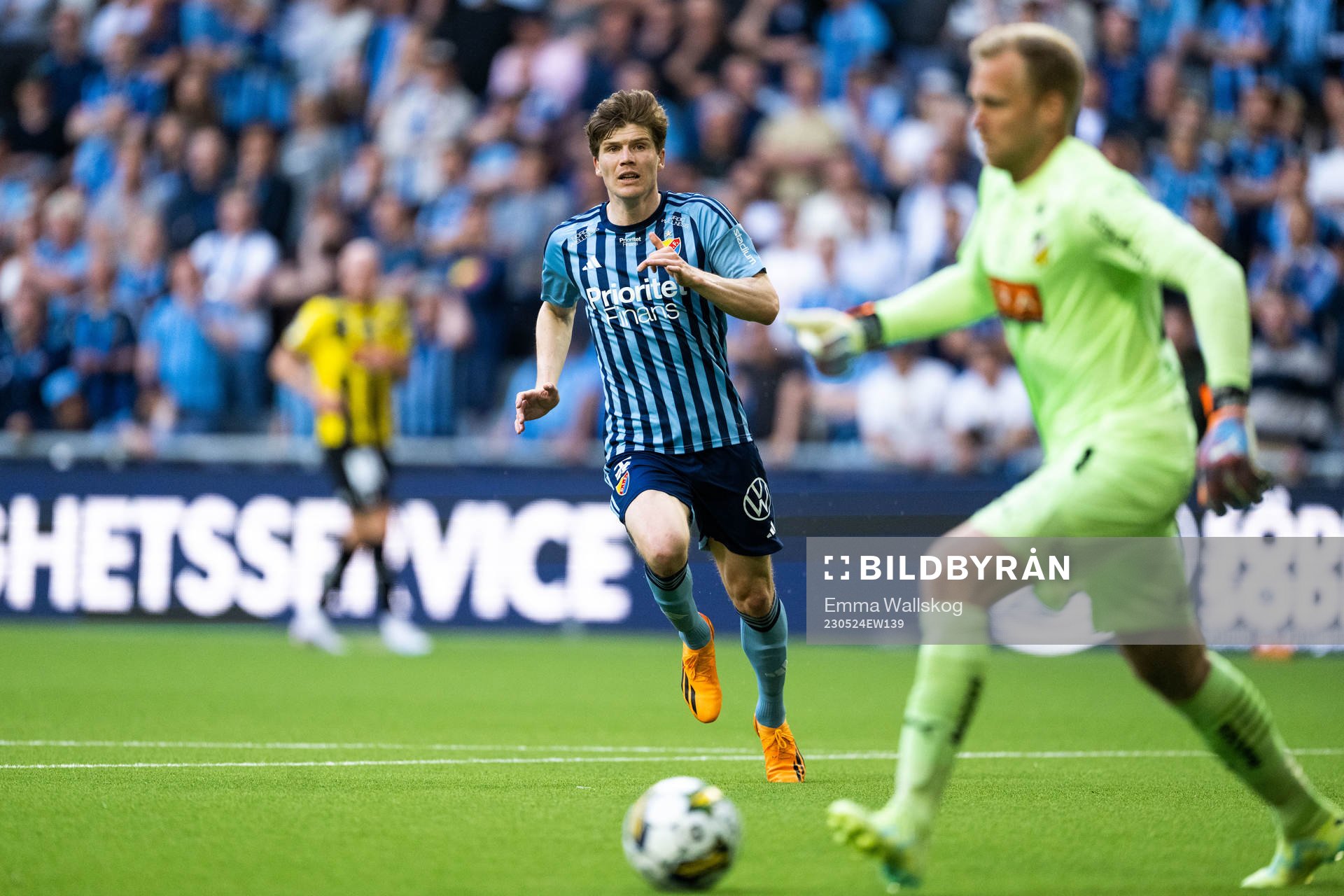 Djurgårdens Oliver Berg och Häckens målvakt Peter