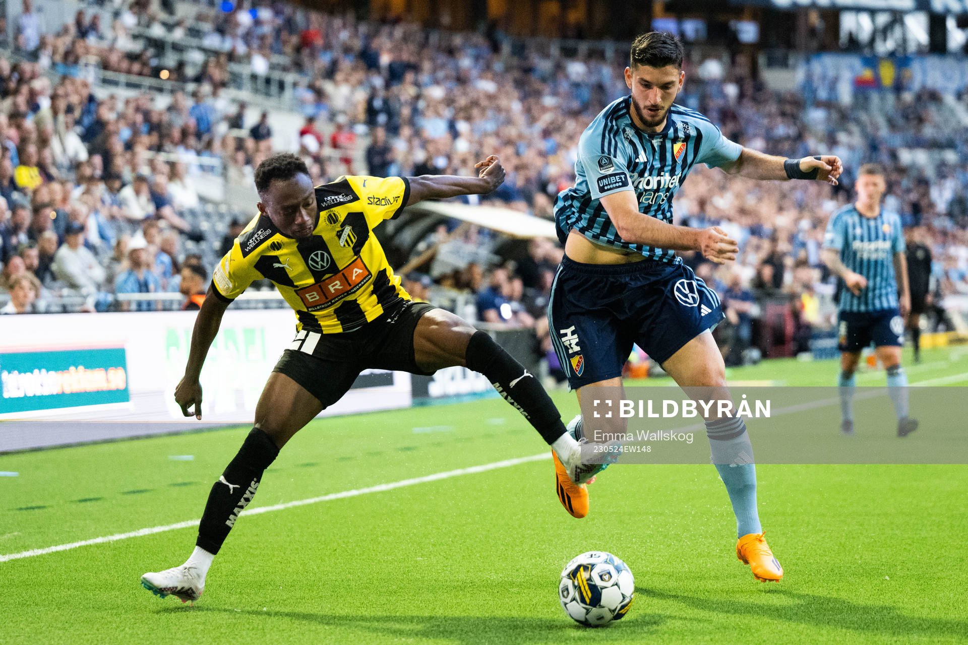 Häckens Benie Adama Traore och Djurgårdens Besard Sabovic