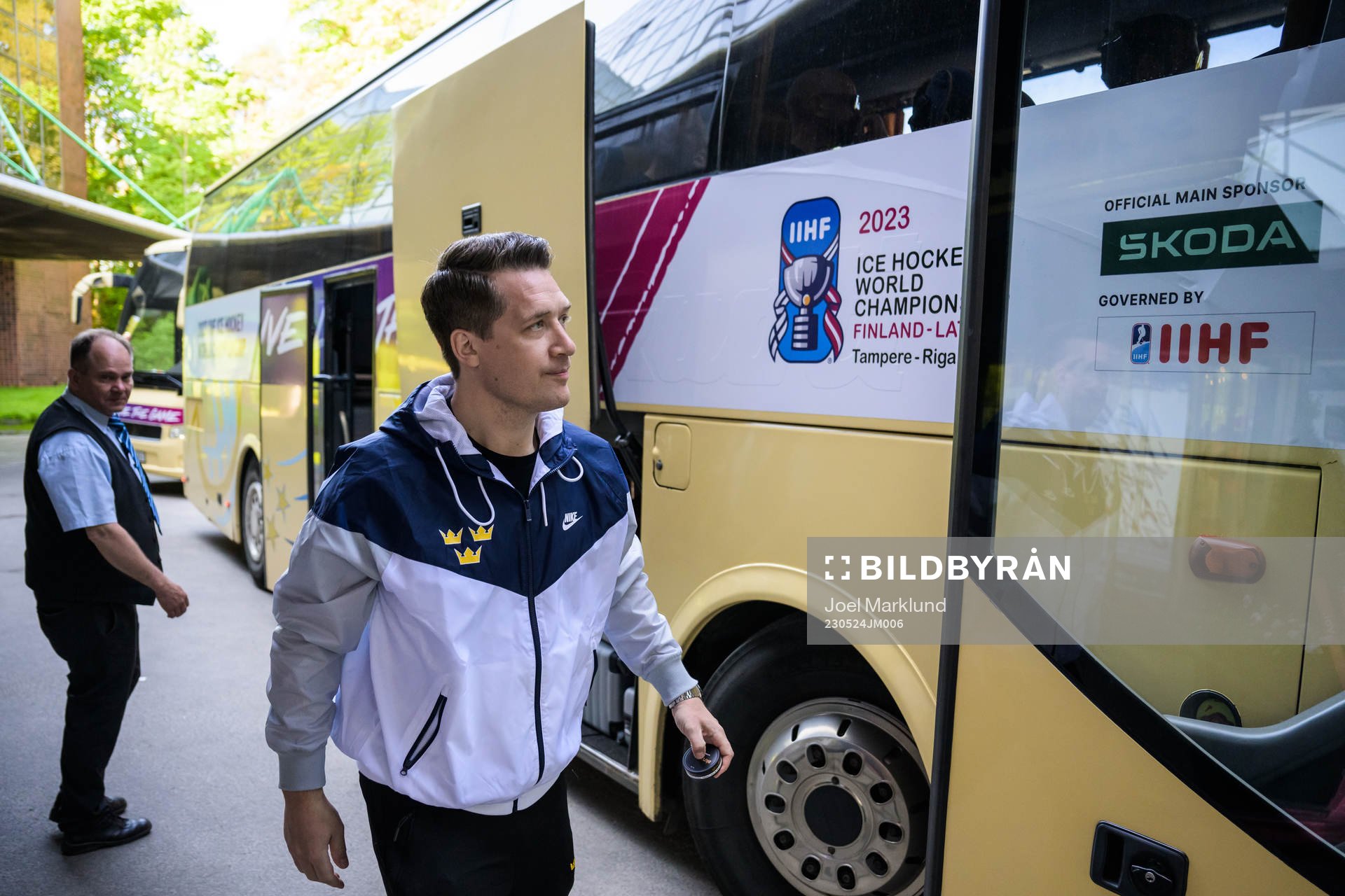 Head coach Sam Hallam of Sweden boards a bus when traveling