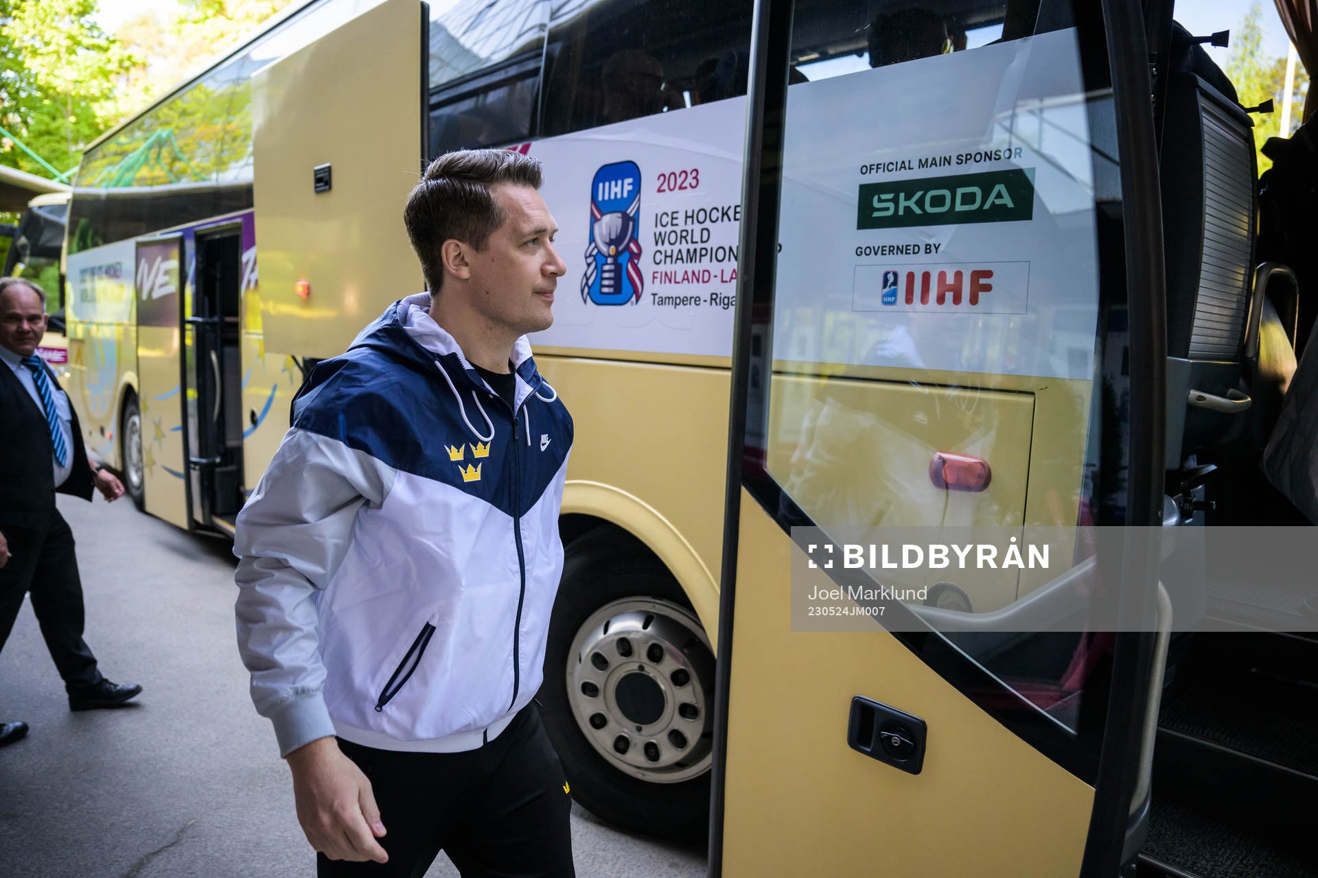 Head coach Sam Hallam of Sweden boards a bus when traveling