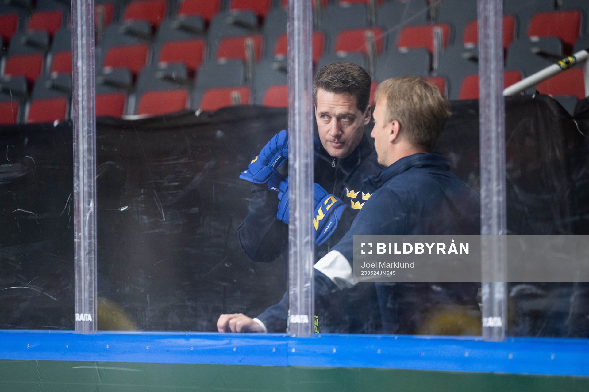 head coach Sam Hallam and doctor Jonas Kalman of Sweden at