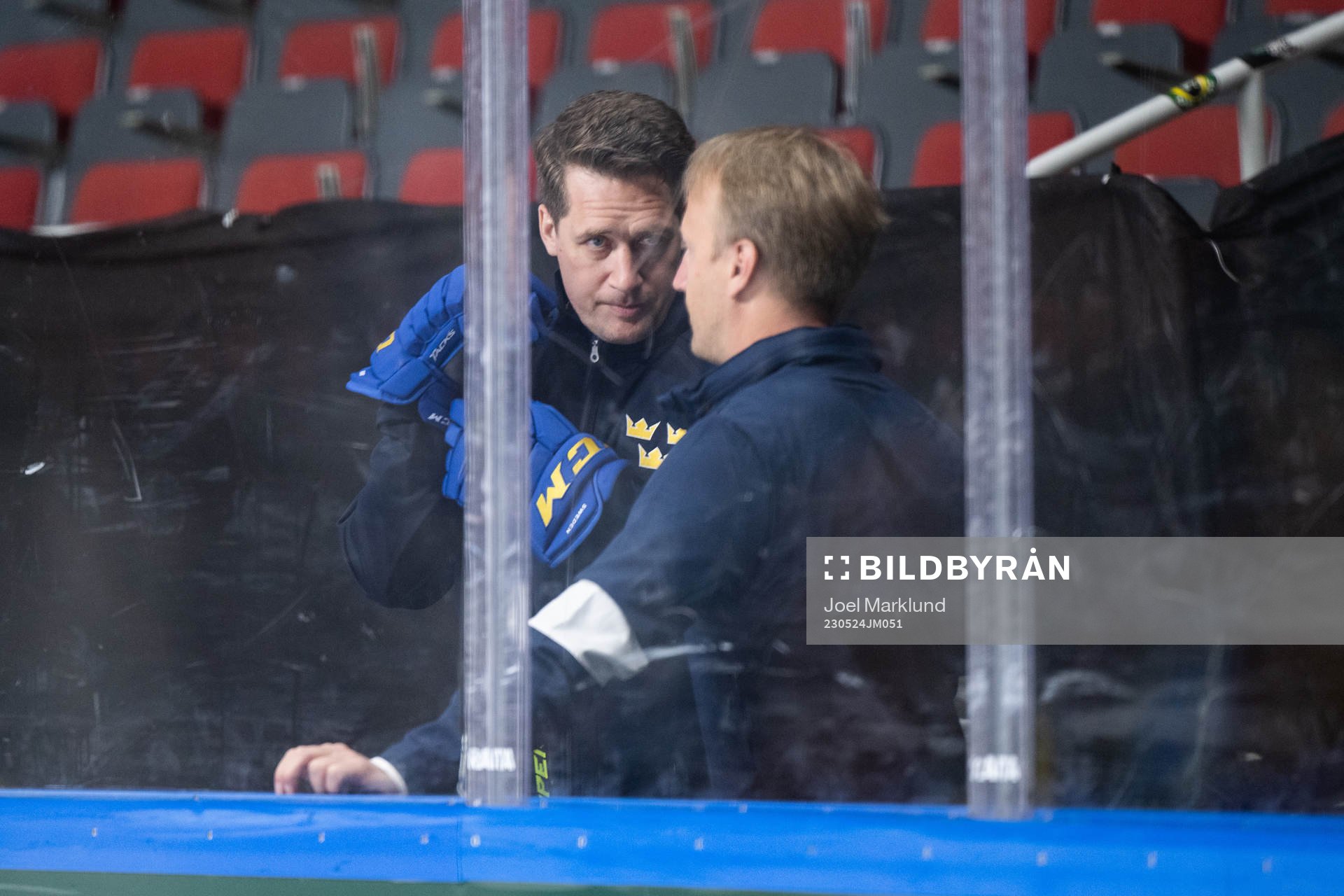 head coach Sam Hallam and doctor Jonas Kalman of Sweden at