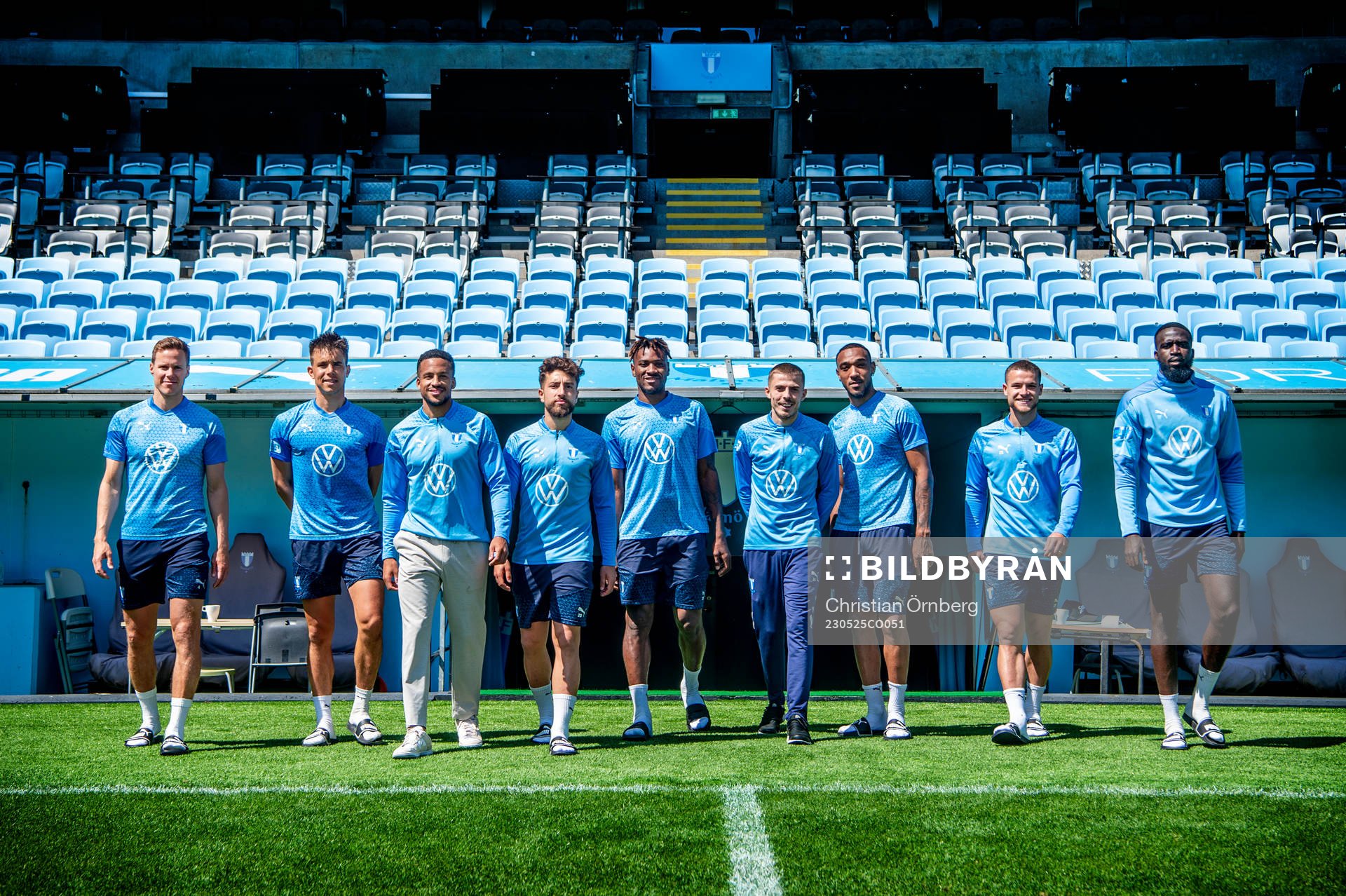 Malmö FFs vänsterfotad spelare Niklas Moisander, Jonas Knudsen, Martin Olsson, Moustafa Zeidan, Samuel Kotto, Patriot Sejdiu, Derek Cornelius, Gabriel Busanello och Mahamé Siby ställer upp för en gruppbild under en fotografering den 25 maj 2023 i Malmö.