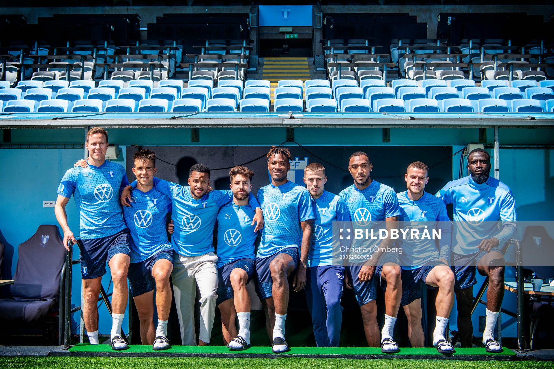 Malmö FFs vänsterfotad spelare Niklas Moisander, Jonas Knudsen, Martin Olsson, Moustafa Zeidan, Samuel Kotto, Patriot Sejdiu, Derek Cornelius, Gabriel Busanello och Mahamé Siby ställer upp för en gruppbild under en fotografering den 25 maj 2023 i Malmö.