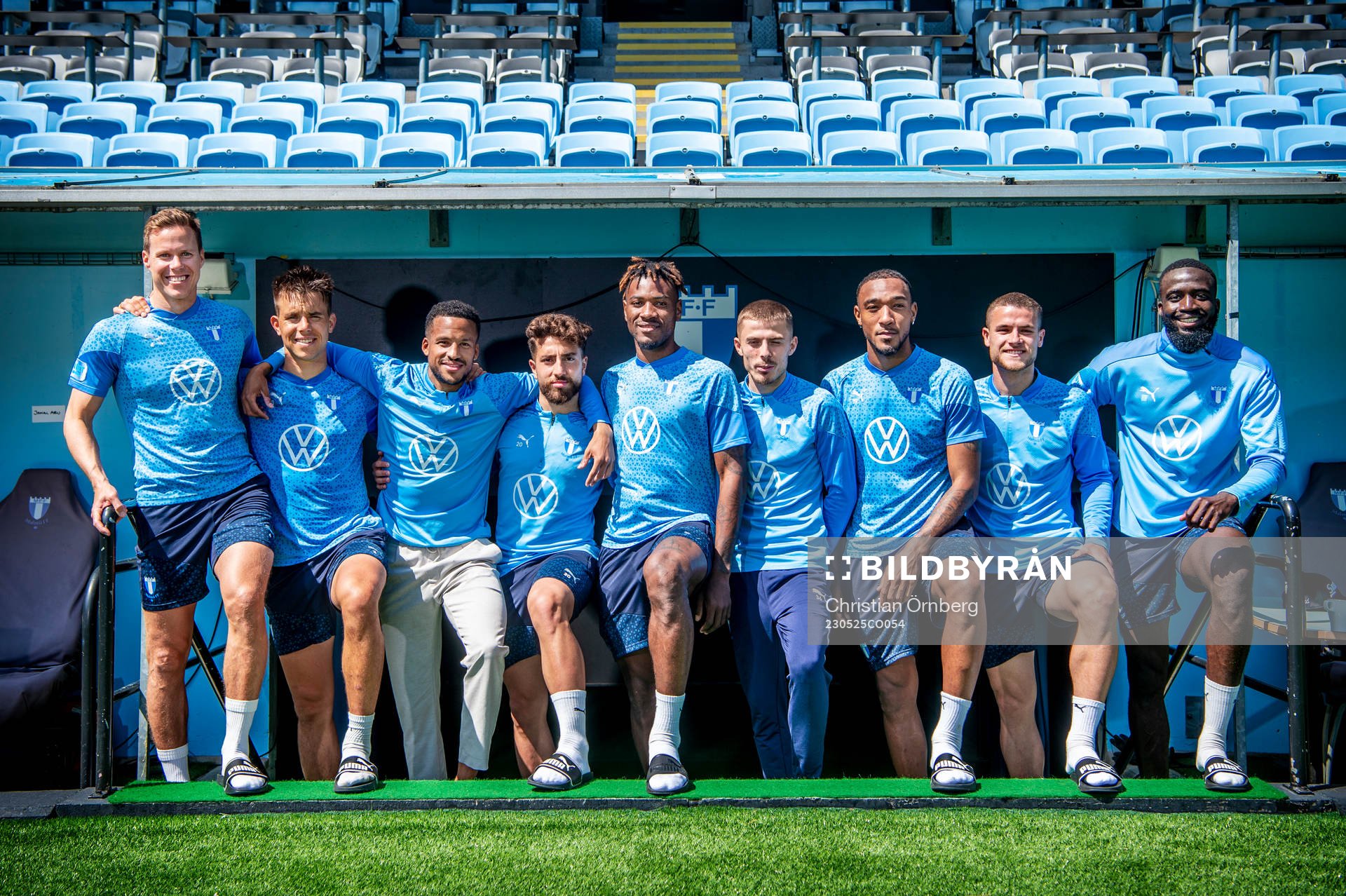 Malmö FFs vänsterfotad spelare Niklas Moisander, Jonas Knudsen, Martin Olsson, Moustafa Zeidan, Samuel Kotto, Patriot Sejdiu, Derek Cornelius, Gabriel Busanello och Mahamé Siby ställer upp för en gruppbild under en fotografering den 25 maj 2023 i Malmö.