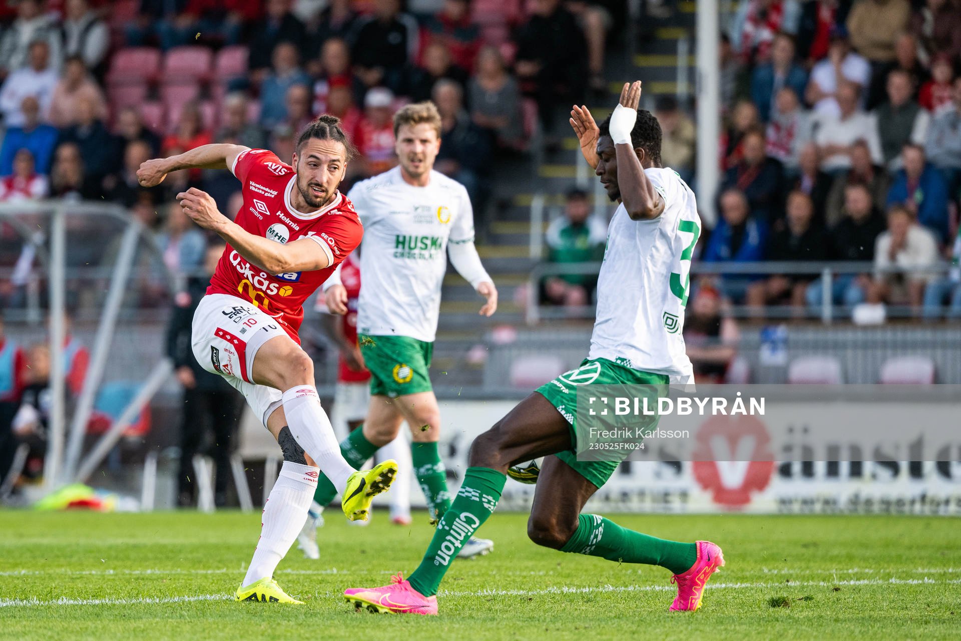 Degerfors Dijan Vukojevic och Hammarbys Nathaniel Adjei